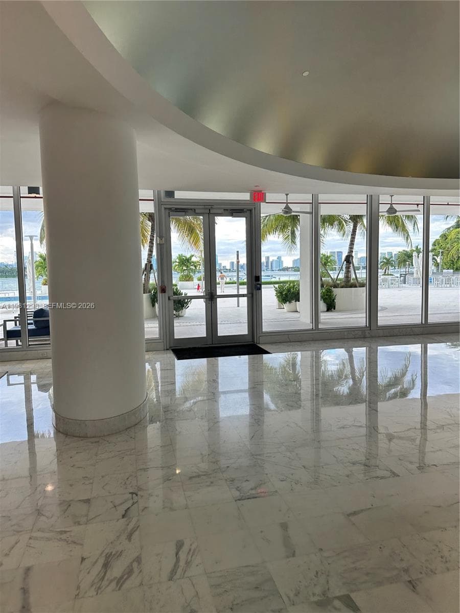 A11931298 — Miami Beach — 16