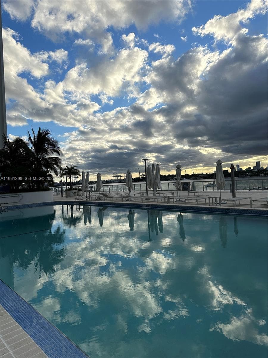 A11931298 — Miami Beach — 3