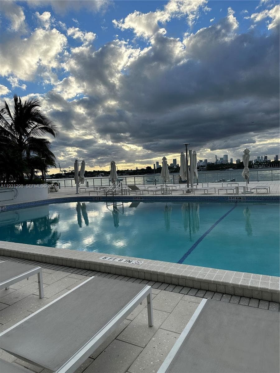 A11931298 — Miami Beach — 10