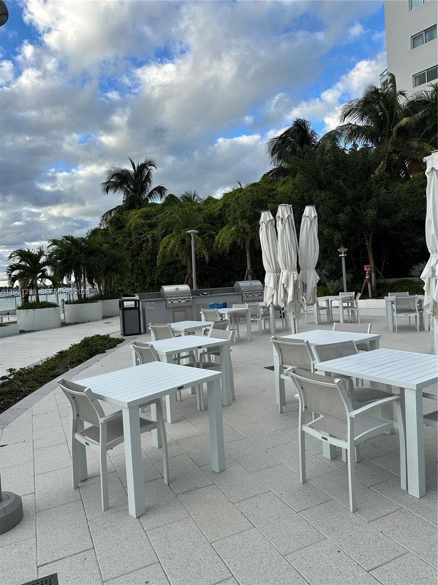 A11931298 — Miami Beach — 14