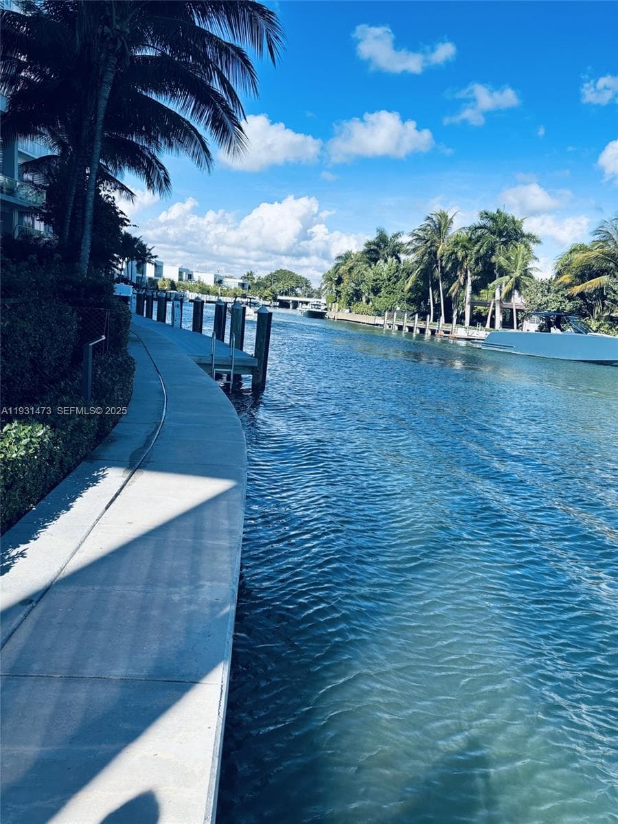 A11931473 — Miami Beach — 4