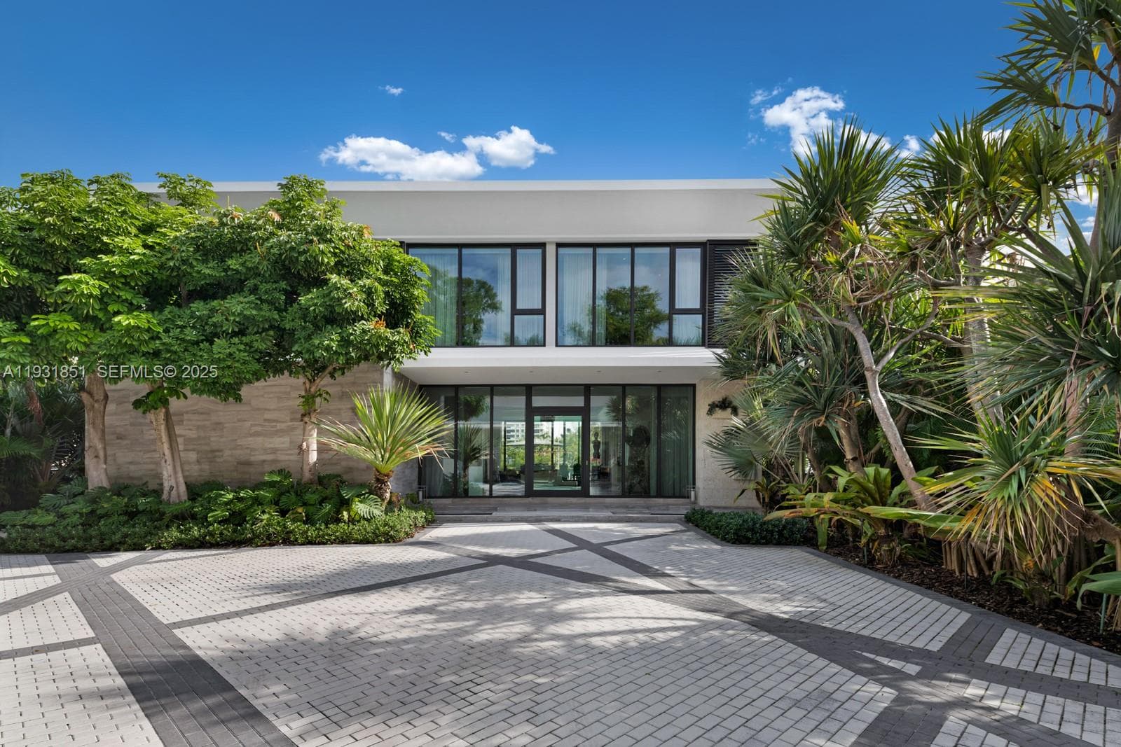 A11931851 — Miami Beach — 2