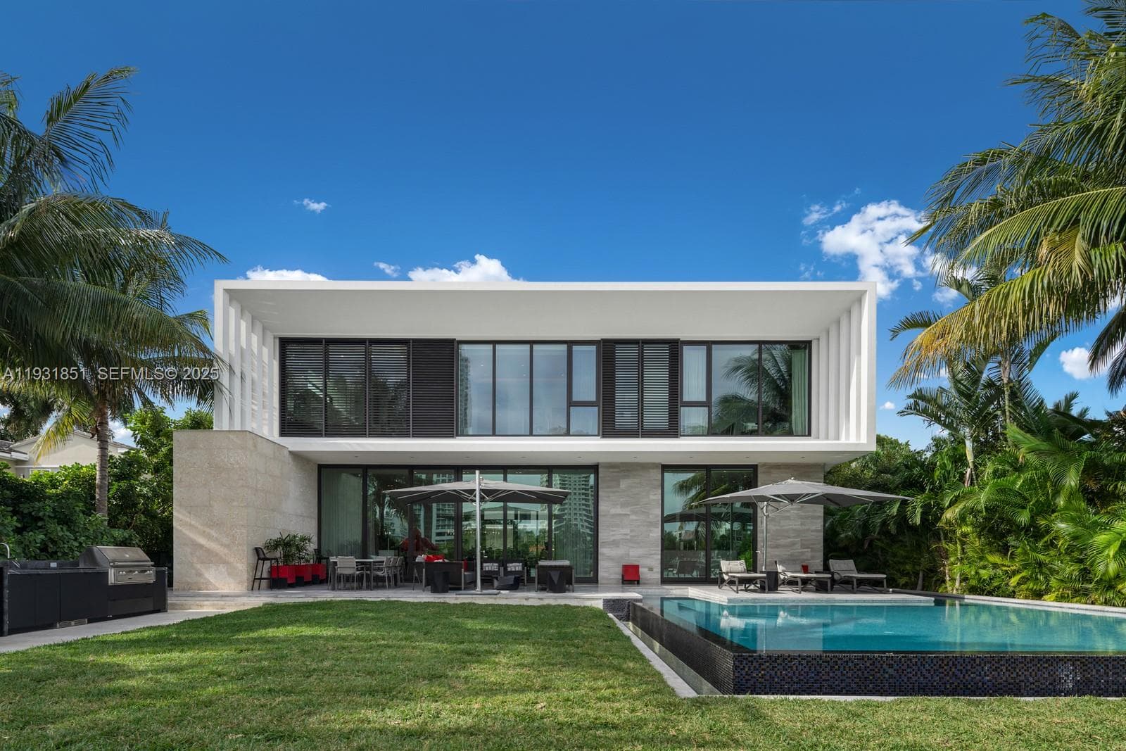A11931851 — Miami Beach — 3