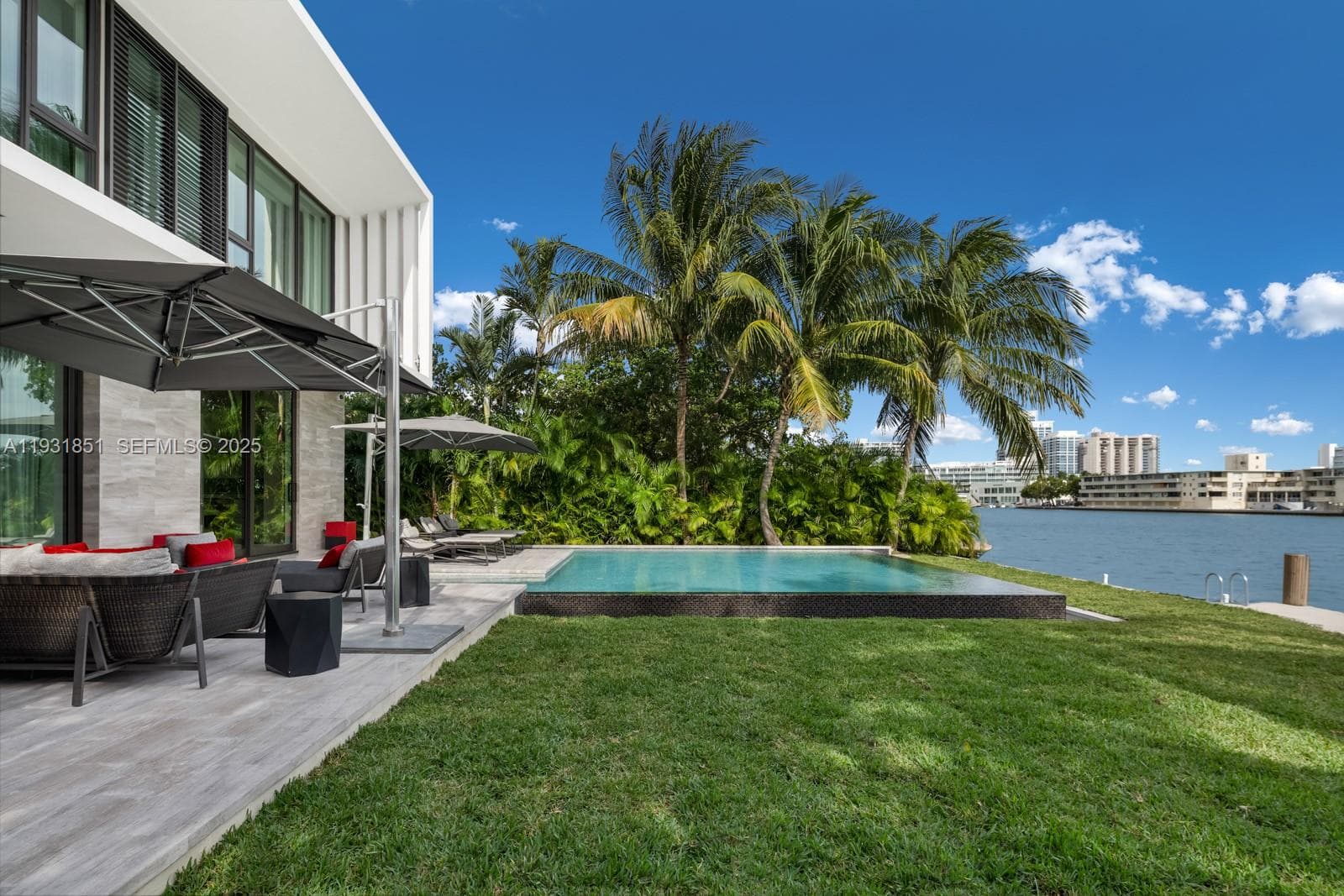 A11931851 — Miami Beach — 36