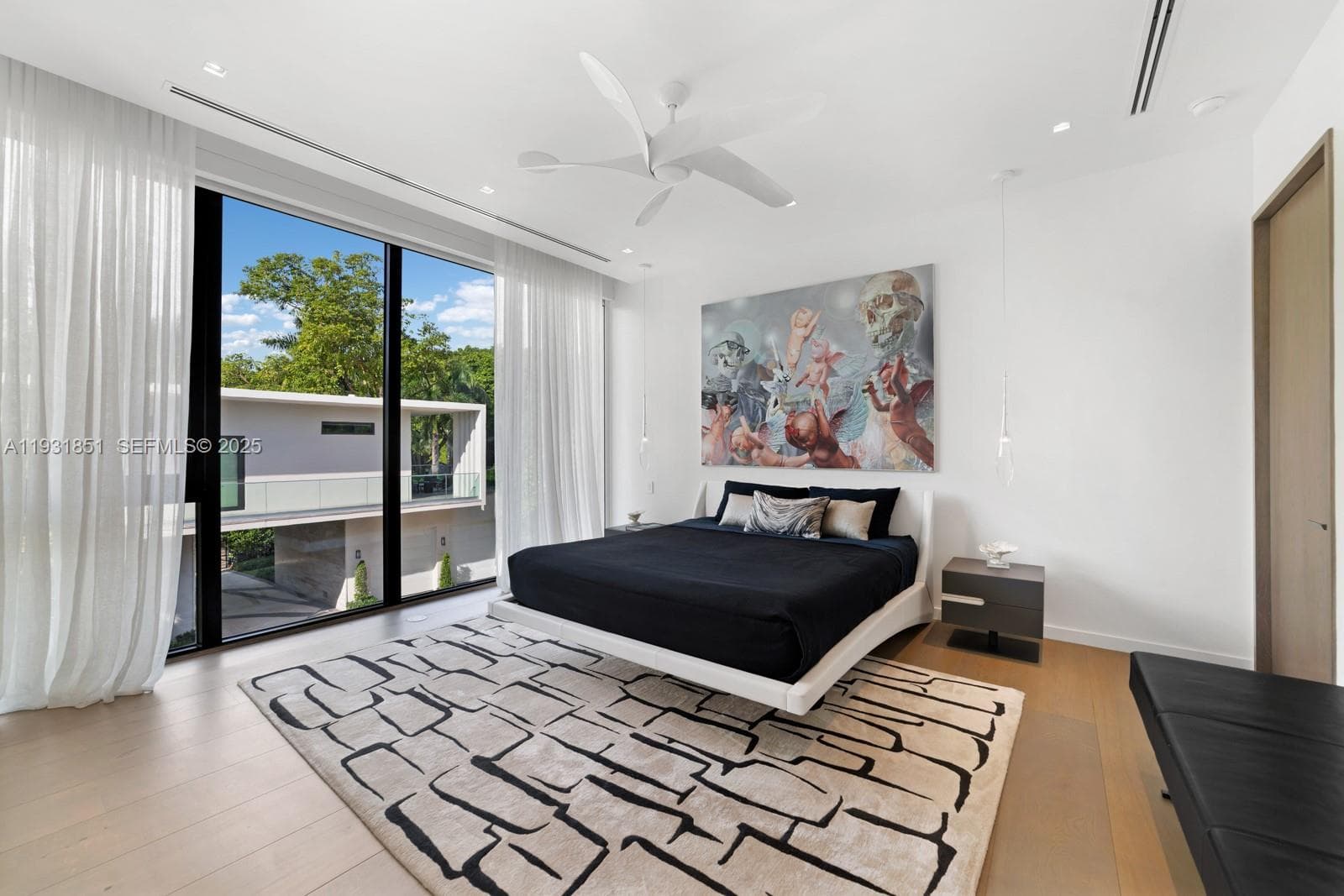 A11931851 — Miami Beach — 20