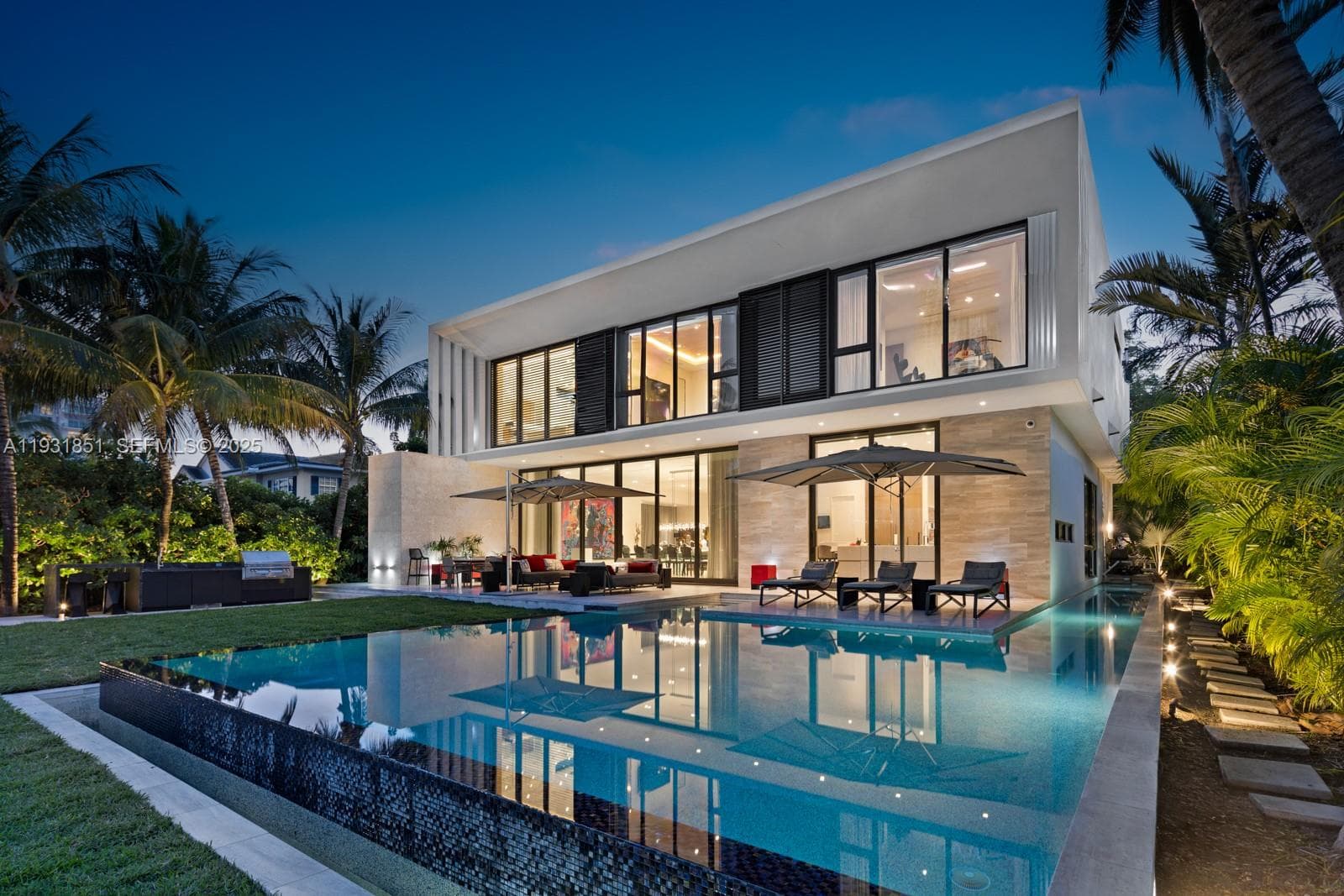 A11931851 — Miami Beach — 24
