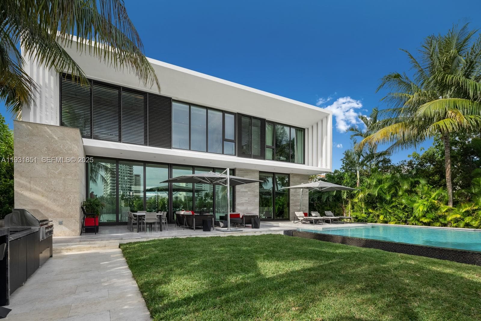 A11931851 — Miami Beach — 37