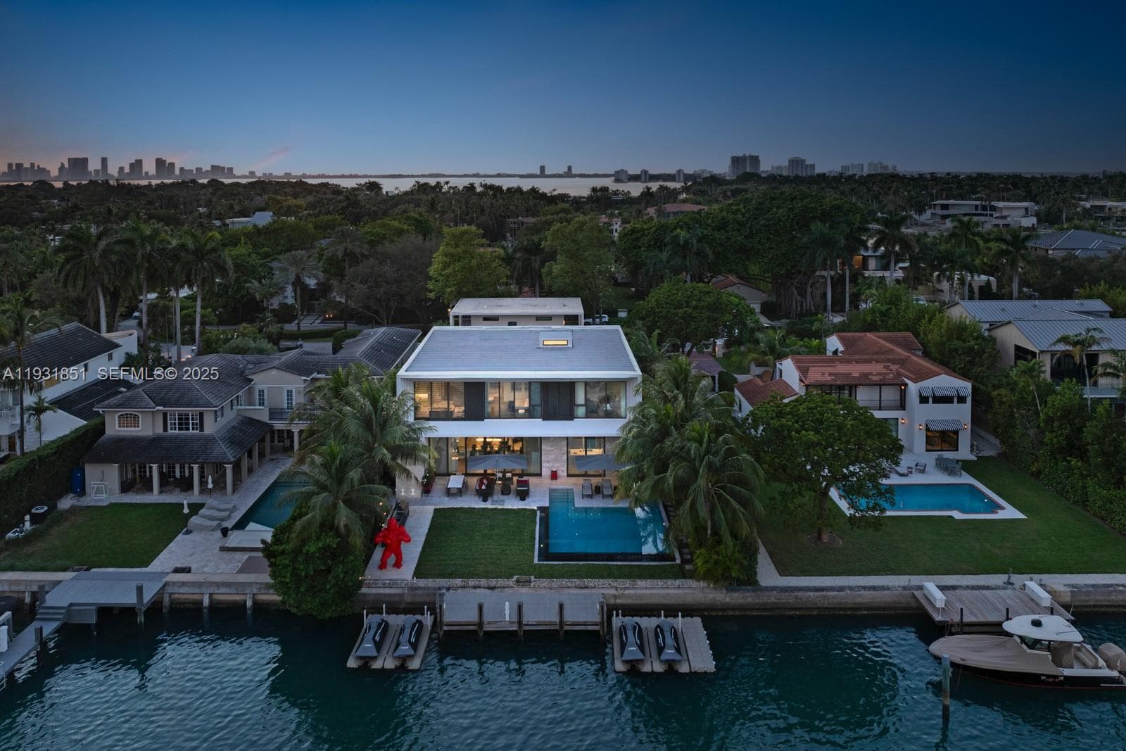 A11931851 — Miami Beach — 48