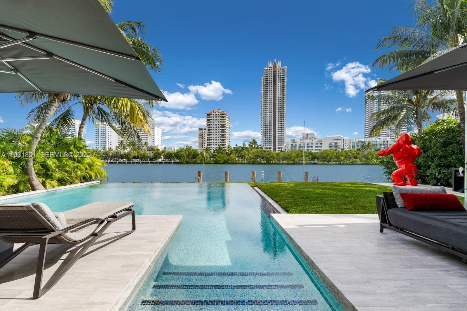 A11931851 — Miami Beach — 39