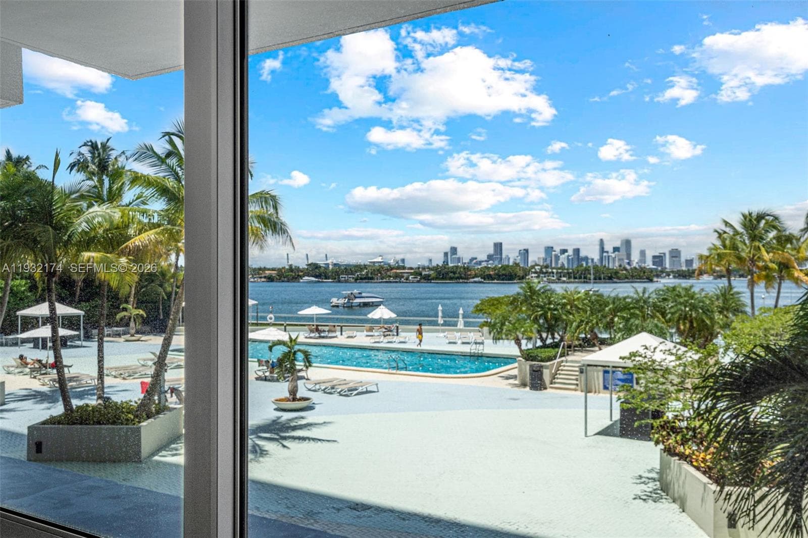 A11932174 — Miami Beach