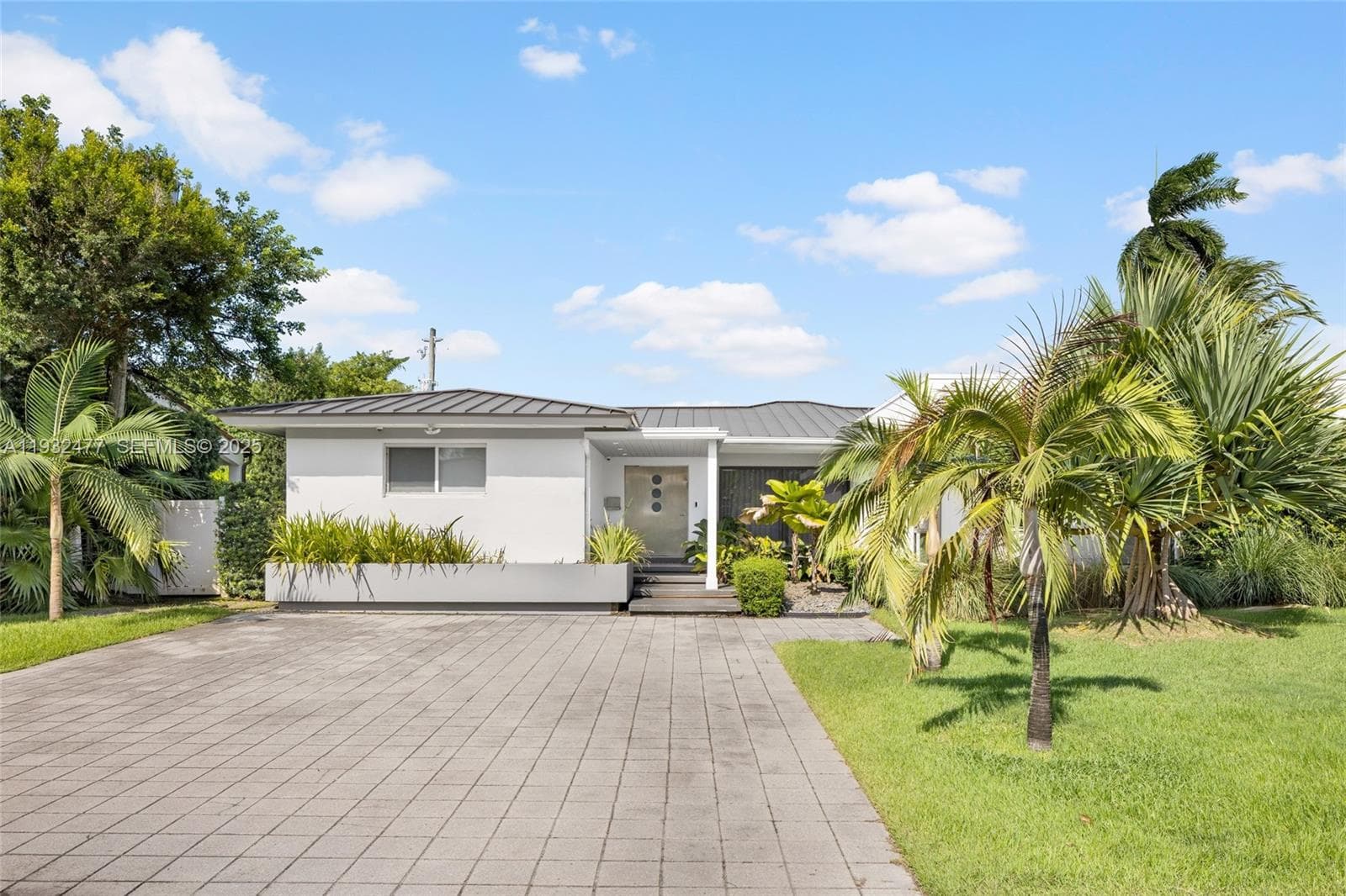 A11932477 — Miami Beach — 3