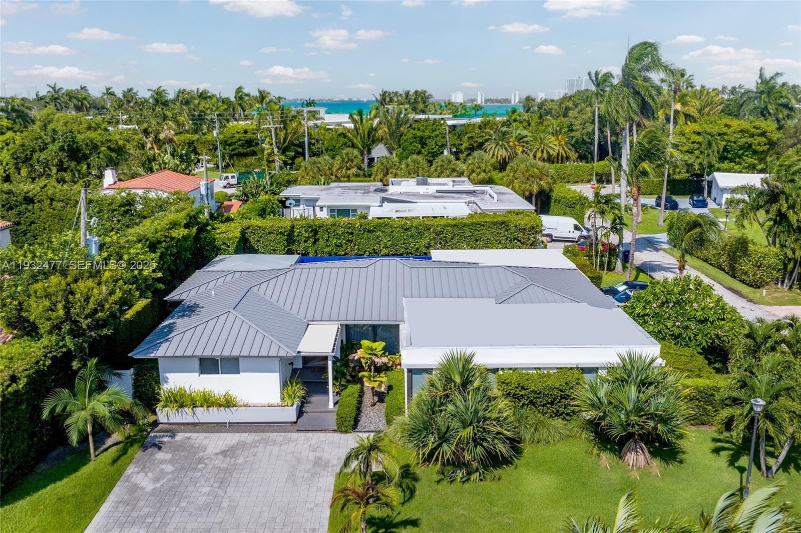 A11932477 — Miami Beach