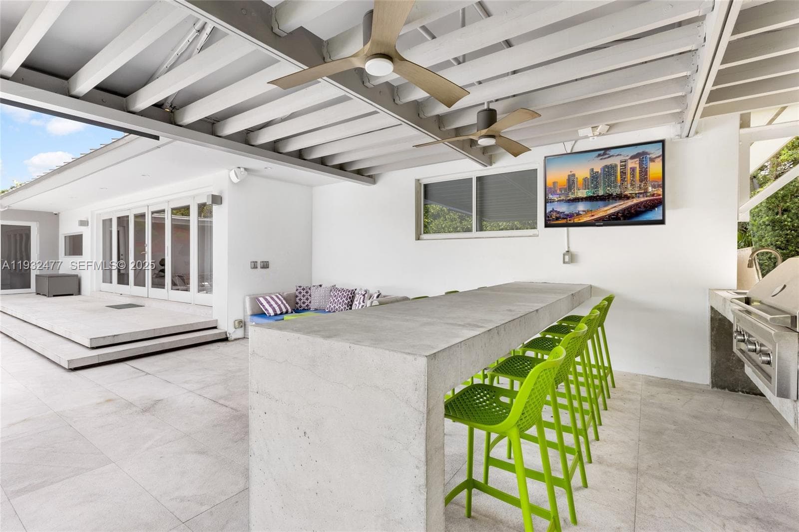 A11932477 — Miami Beach — 30