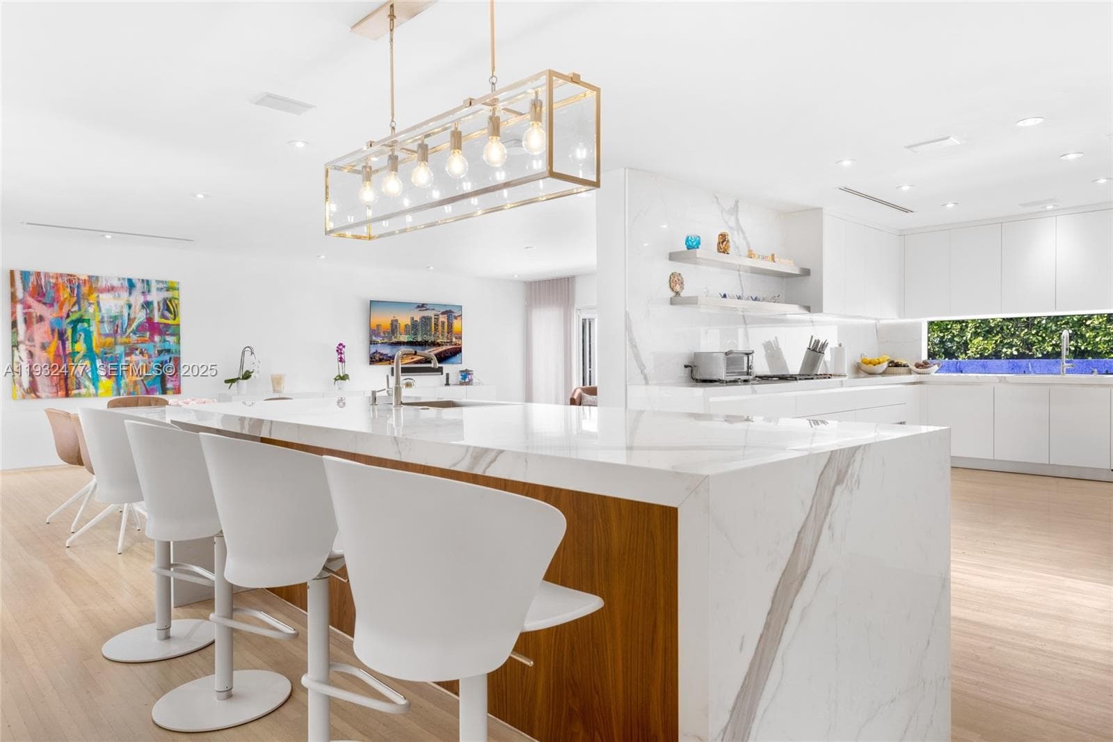 A11932477 — Miami Beach — 10