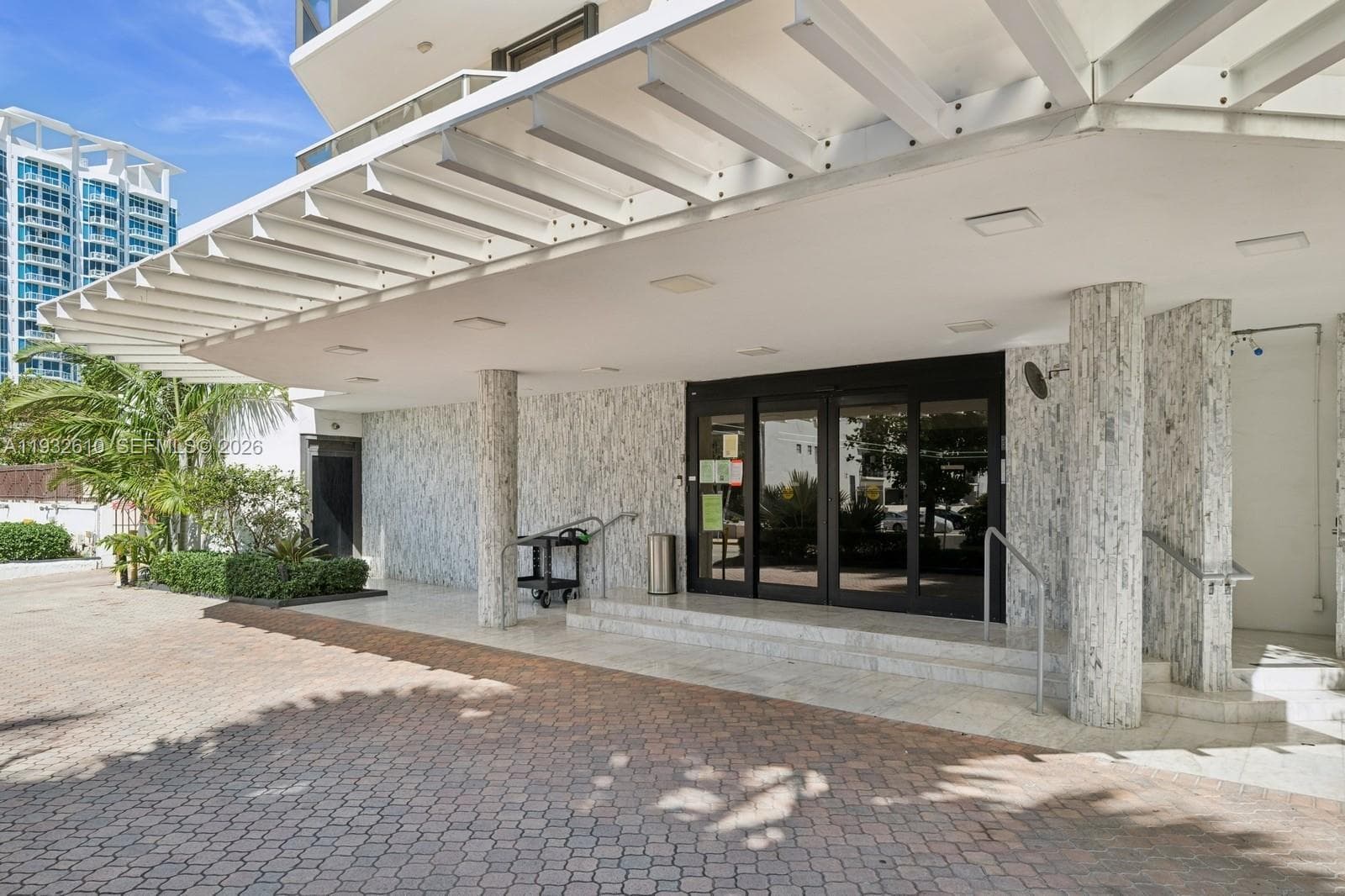 A11932610 — Miami Beach — 56