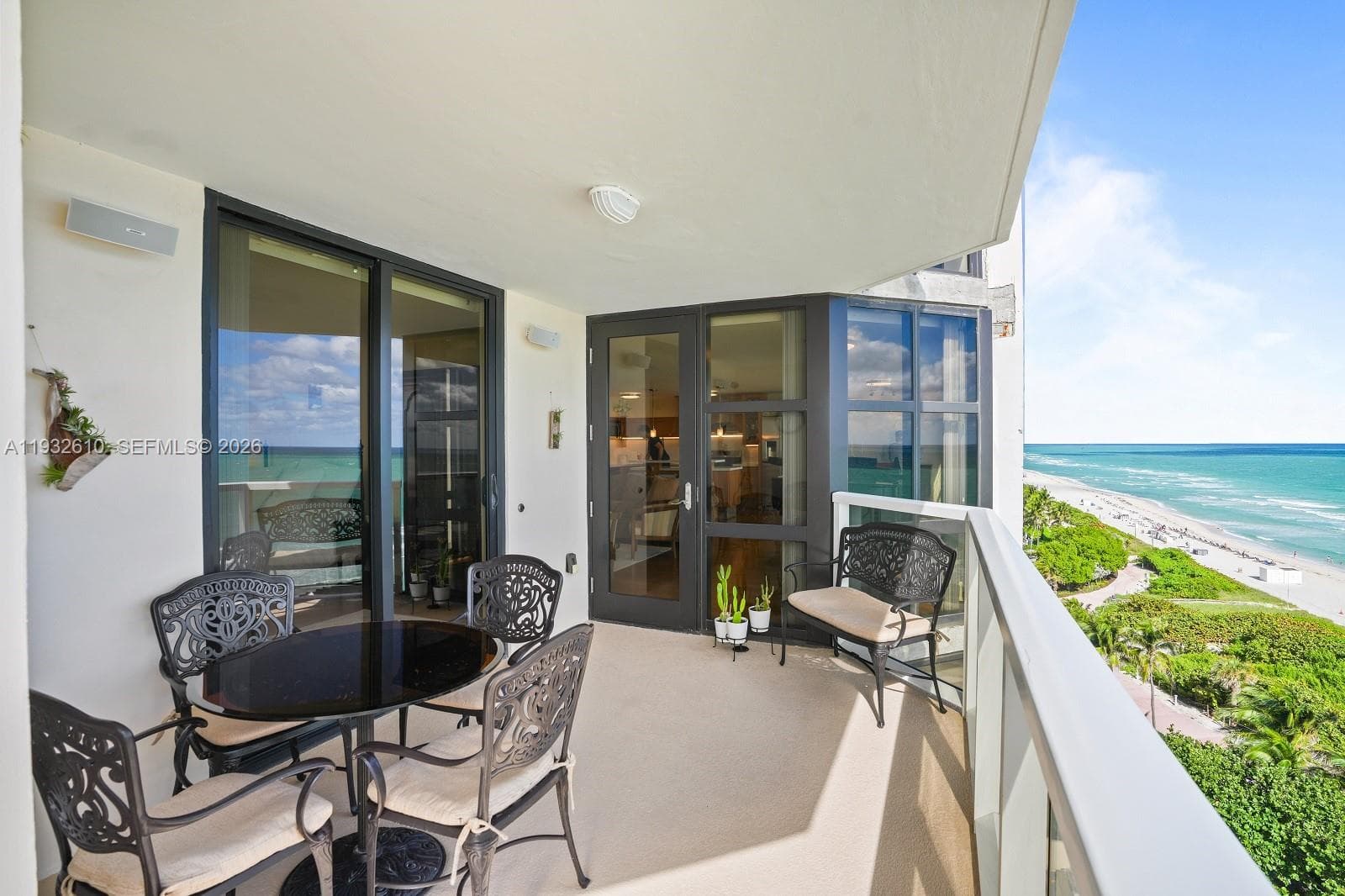 A11932610 — Miami Beach — 42