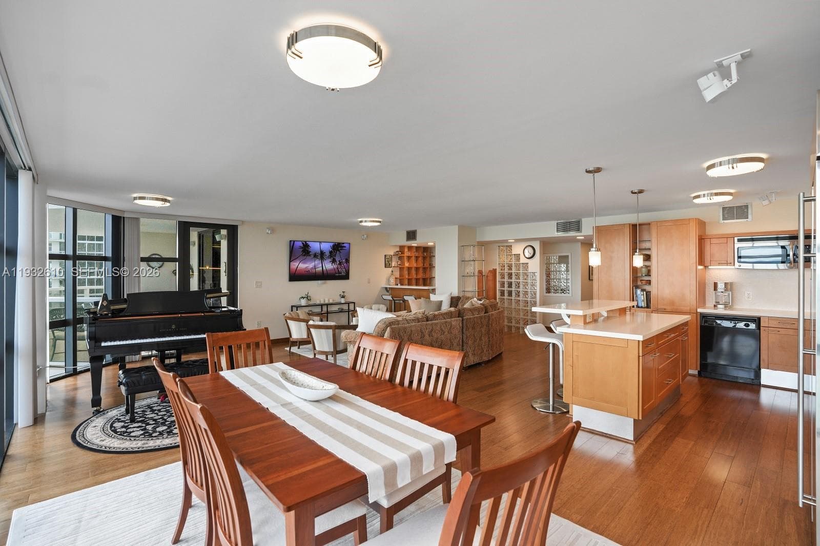 A11932610 — Miami Beach — 36