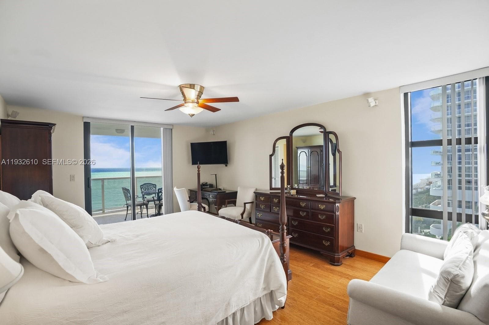 A11932610 — Miami Beach — 10