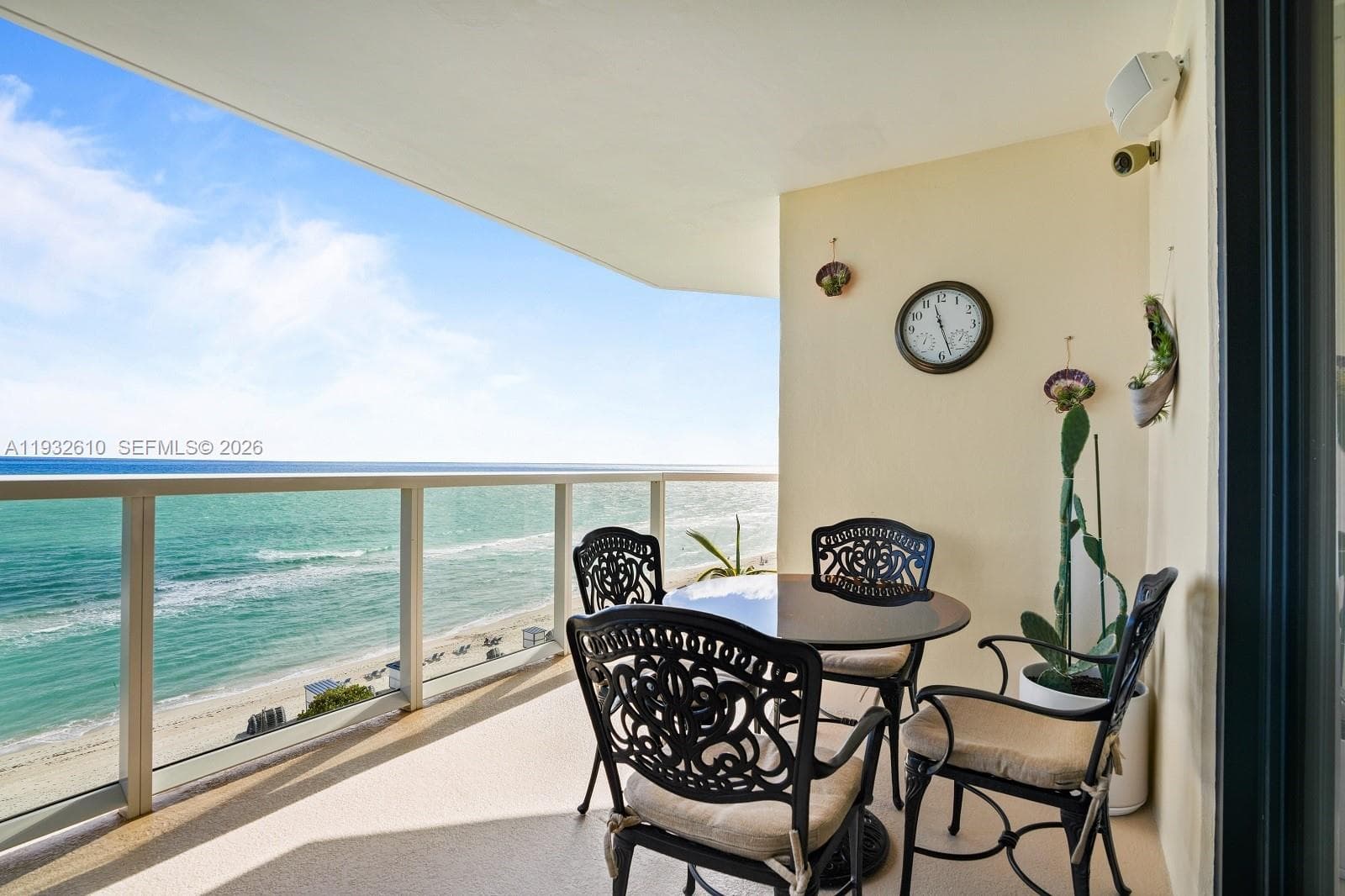A11932610 — Miami Beach — 41