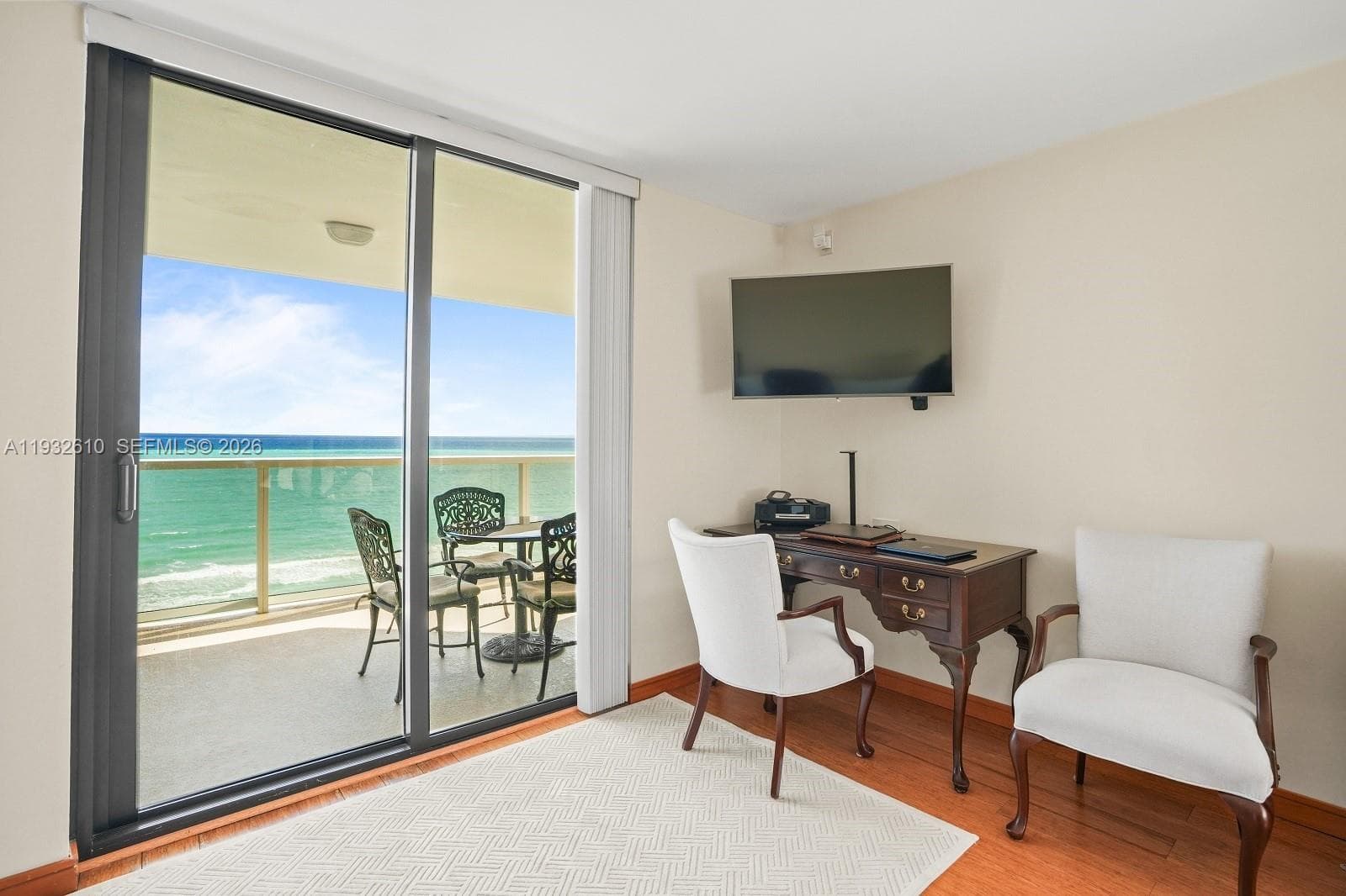A11932610 — Miami Beach — 11