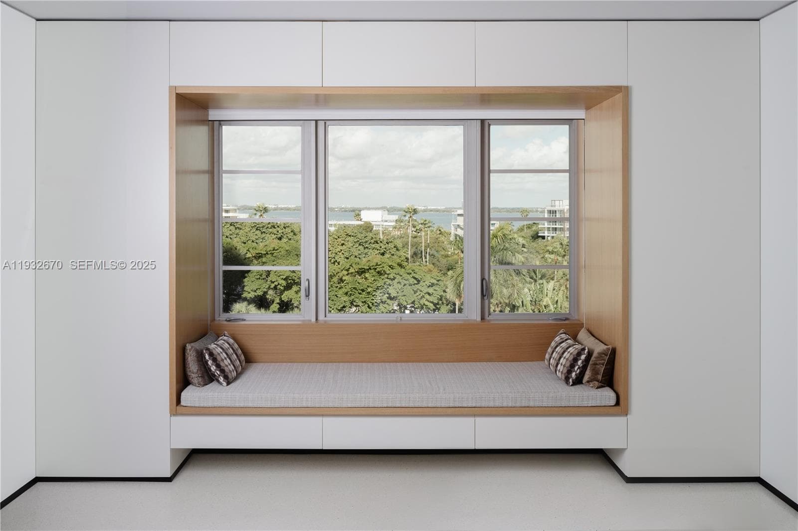 A11932670 — Miami Beach — 4
