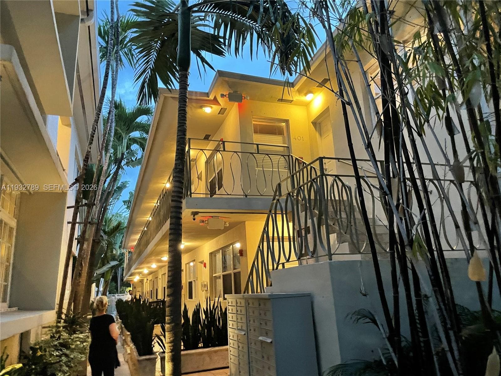 A11932789 — Miami Beach