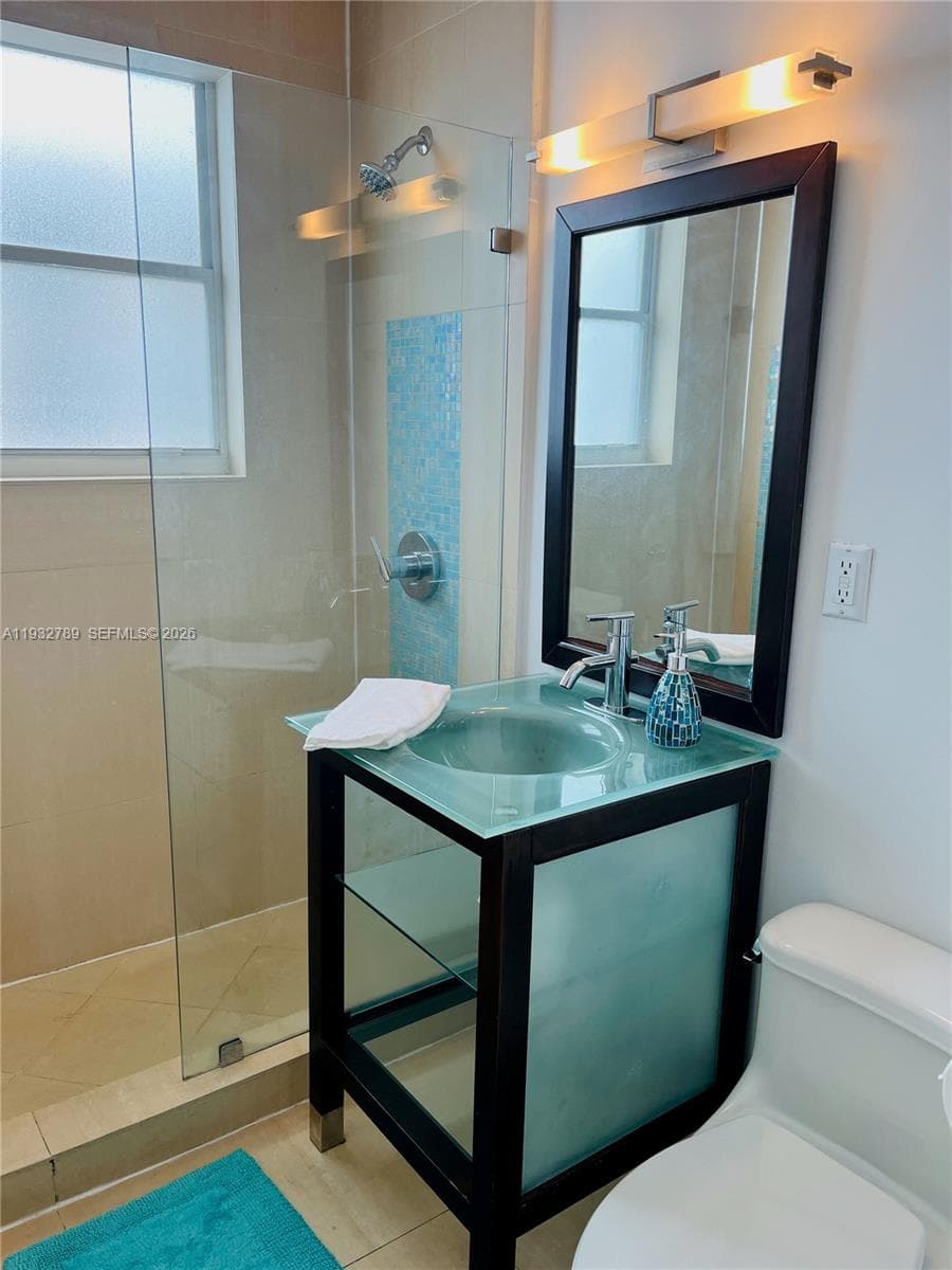 A11932789 — Miami Beach — 18