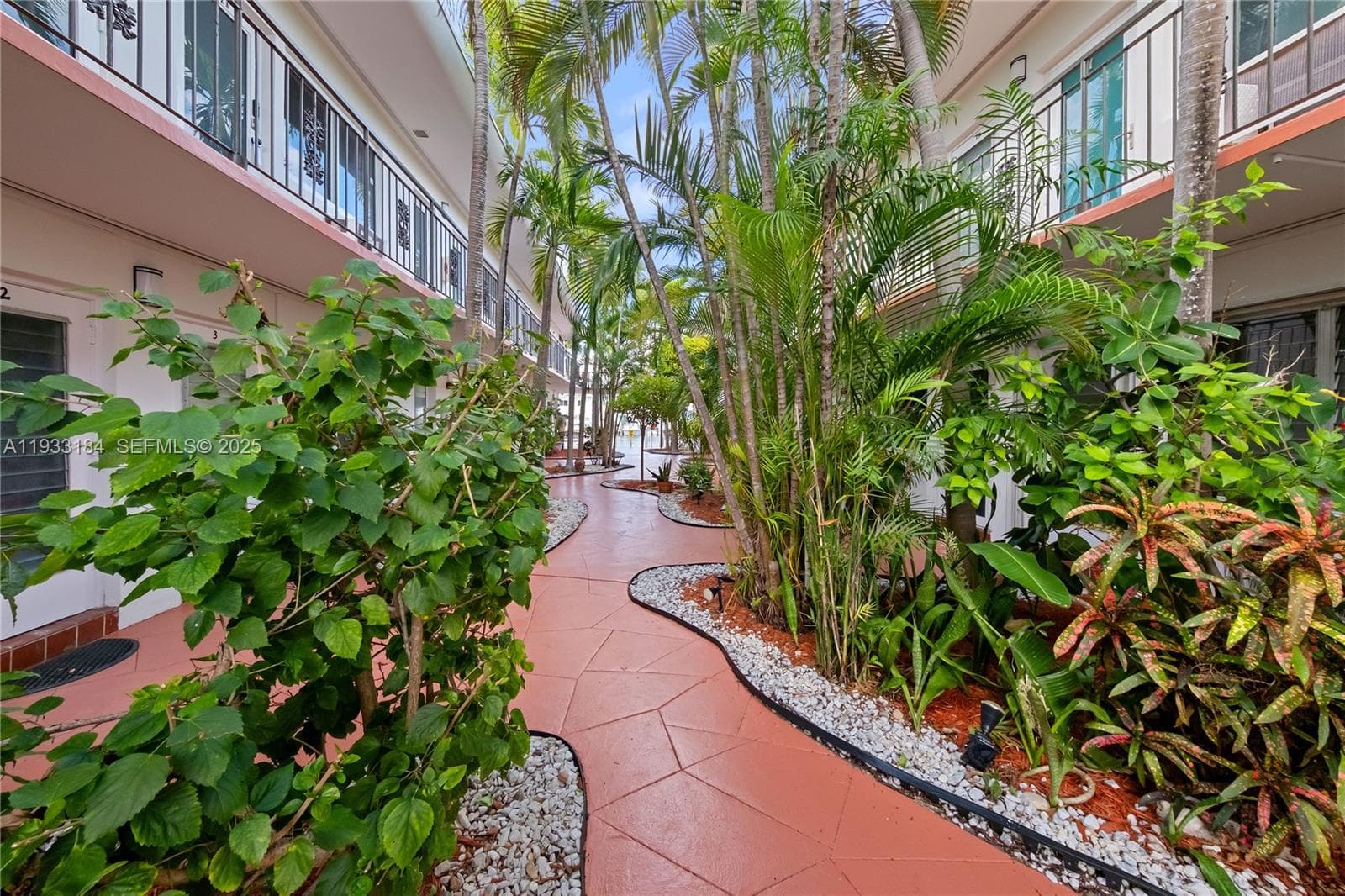 A11933184 — Miami Beach — 6