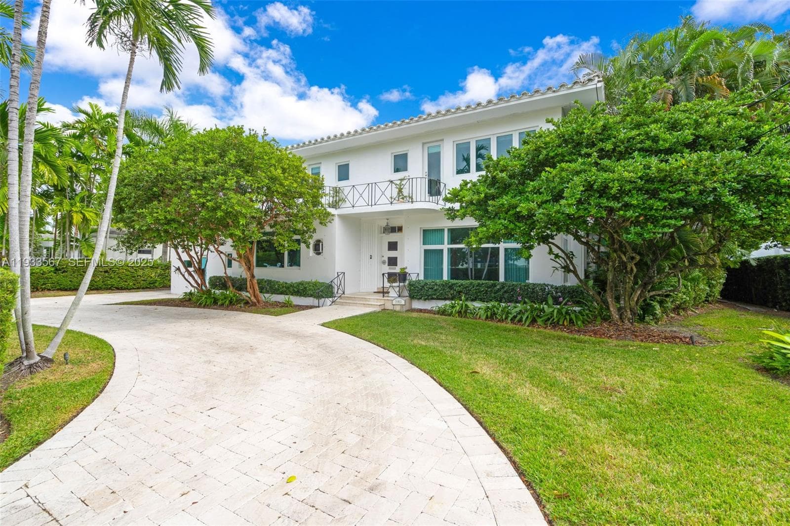 A11933567 — Miami Beach — 10