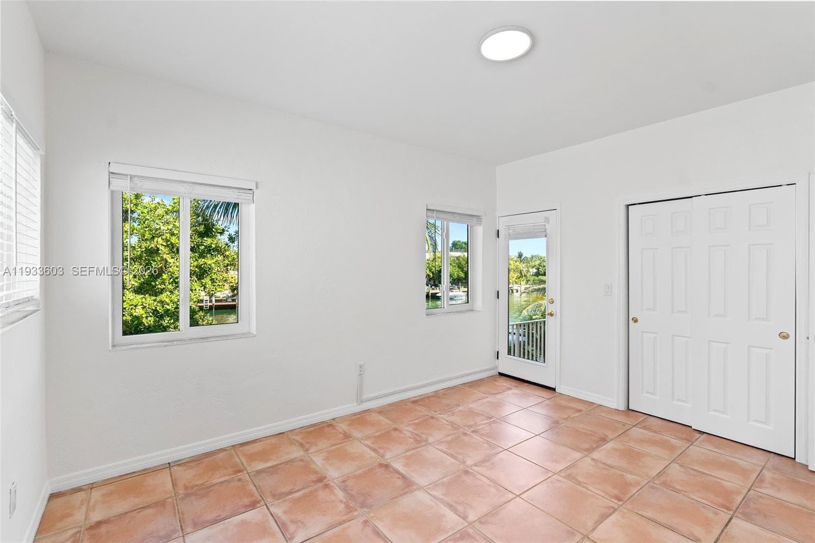 A11933603 — Miami Beach — 17