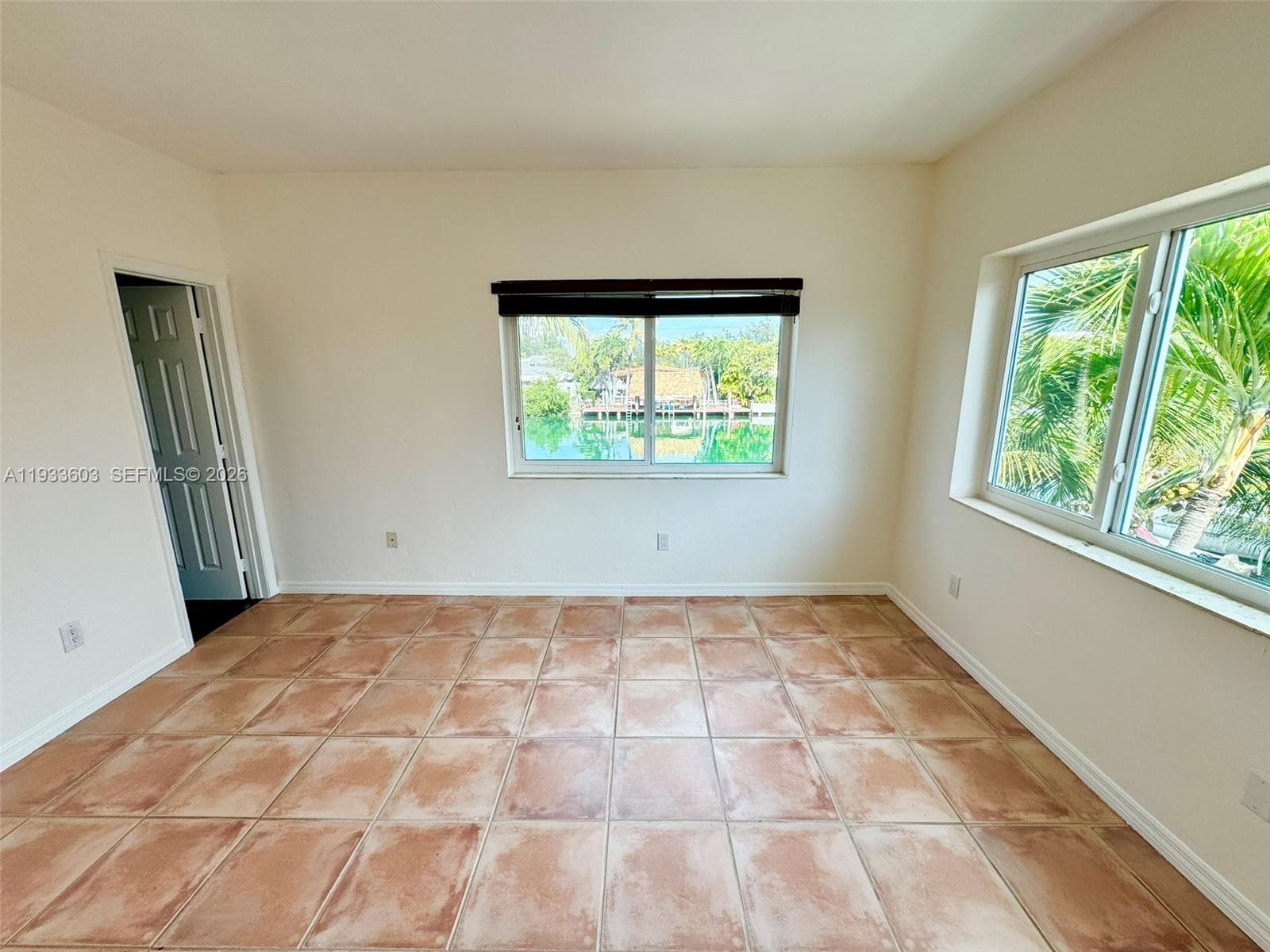 A11933603 — Miami Beach — 26