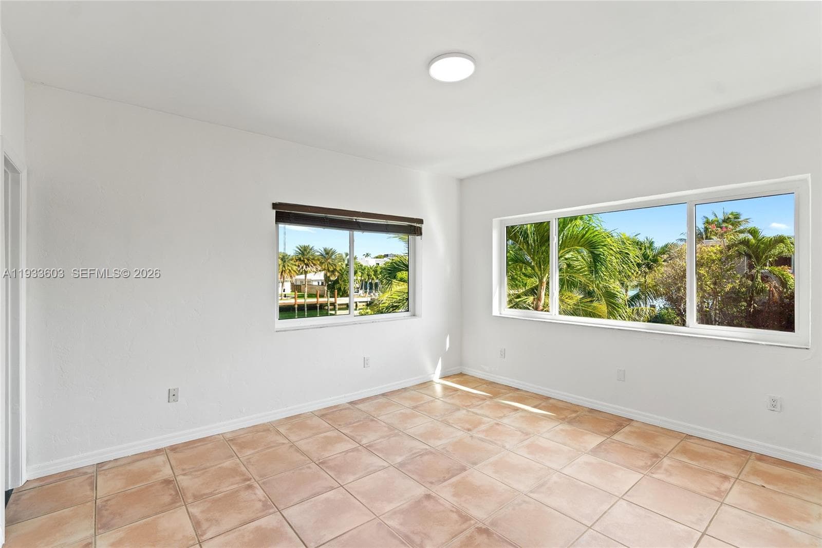 A11933603 — Miami Beach — 25