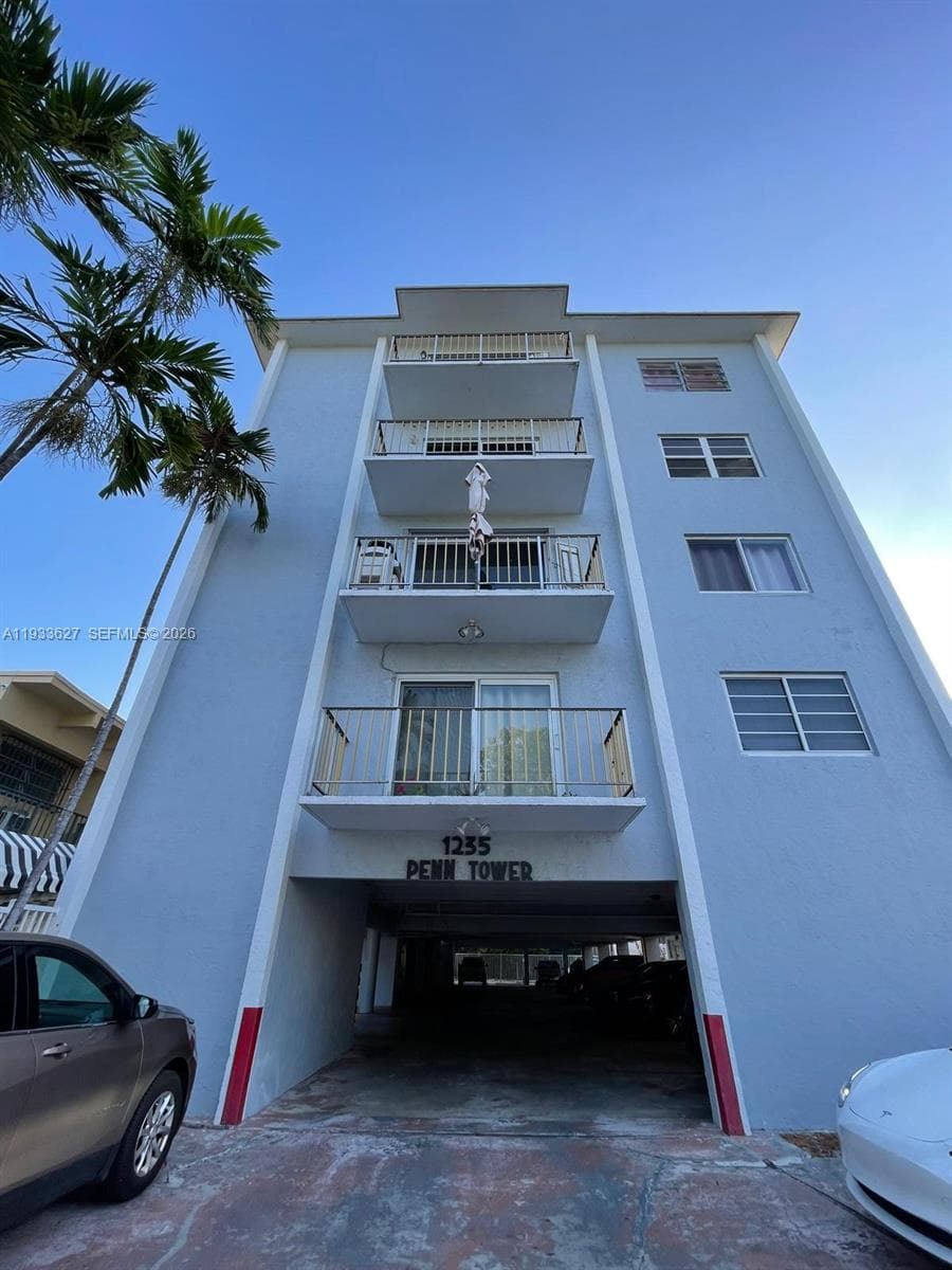 A11933627 — Miami Beach