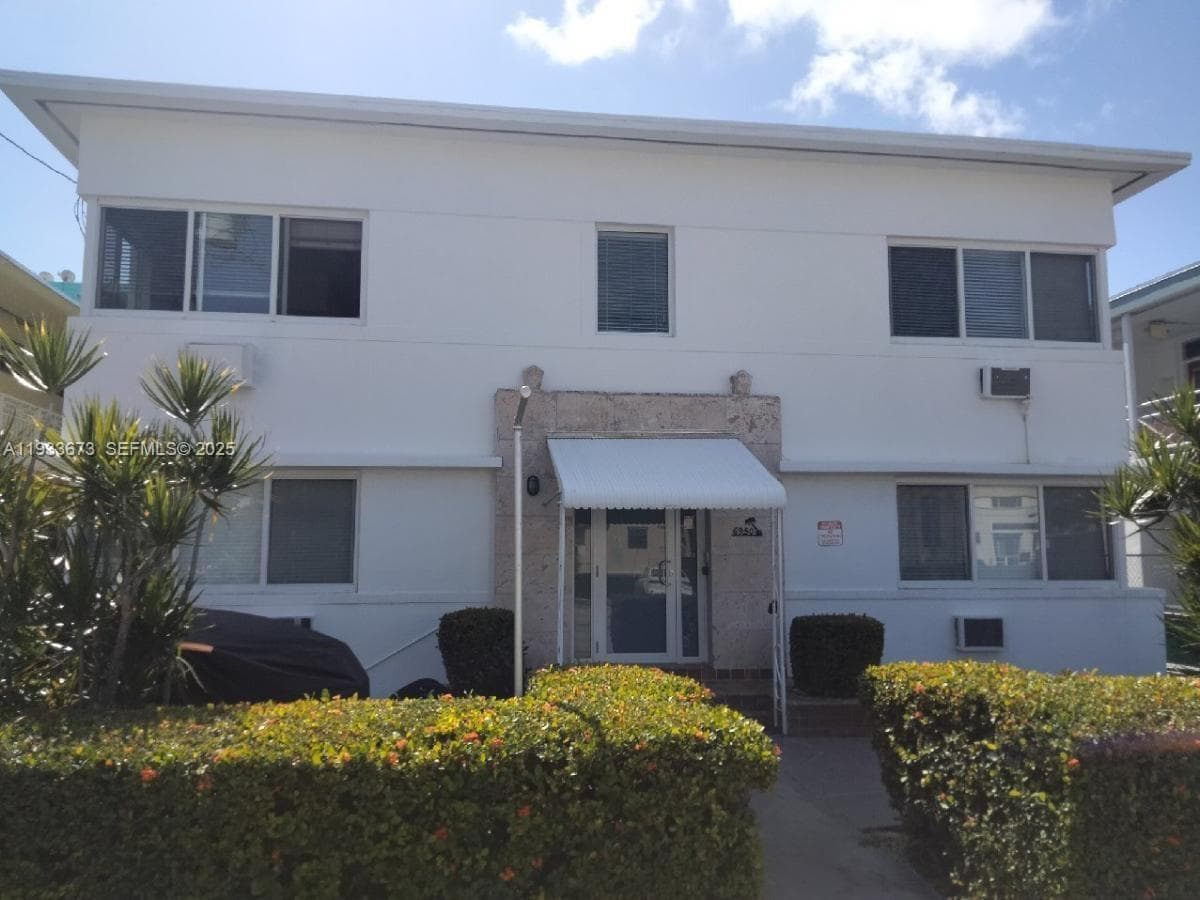 A11933673 — Miami Beach