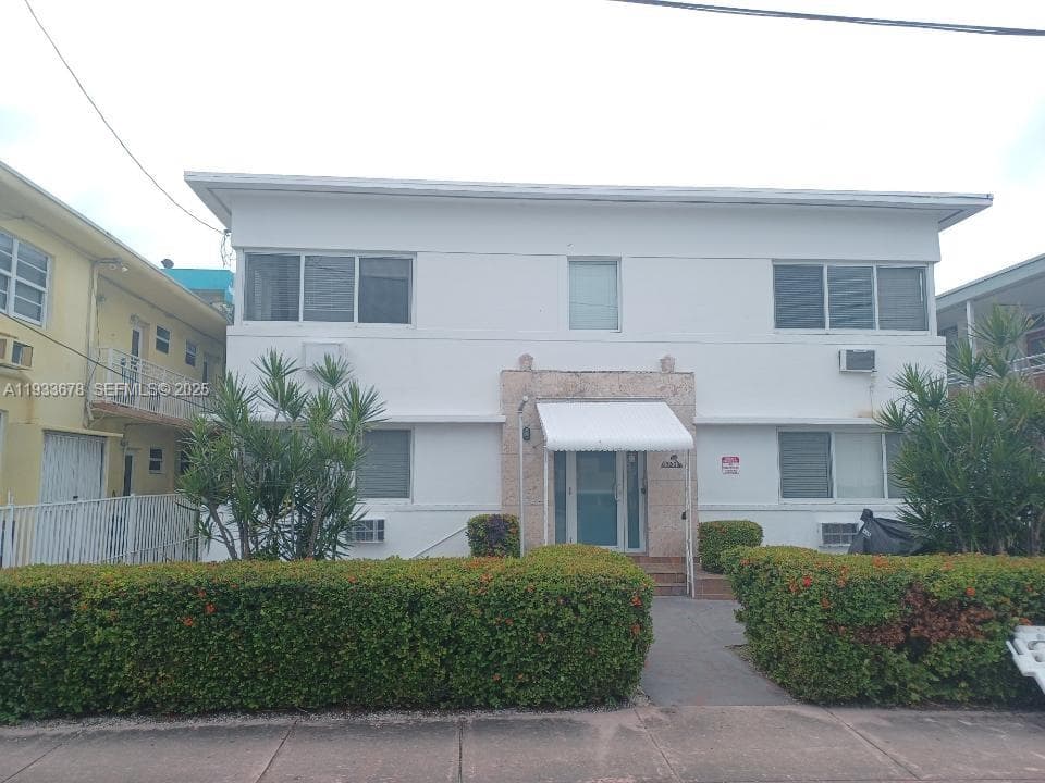A11933678 — Miami Beach
