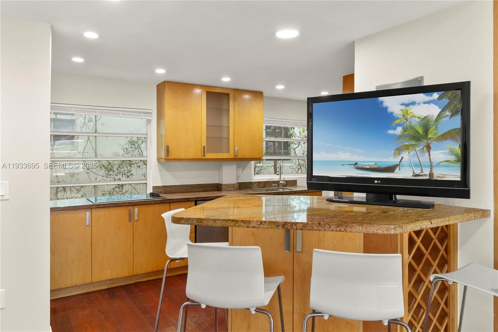 A11933695 — Miami Beach