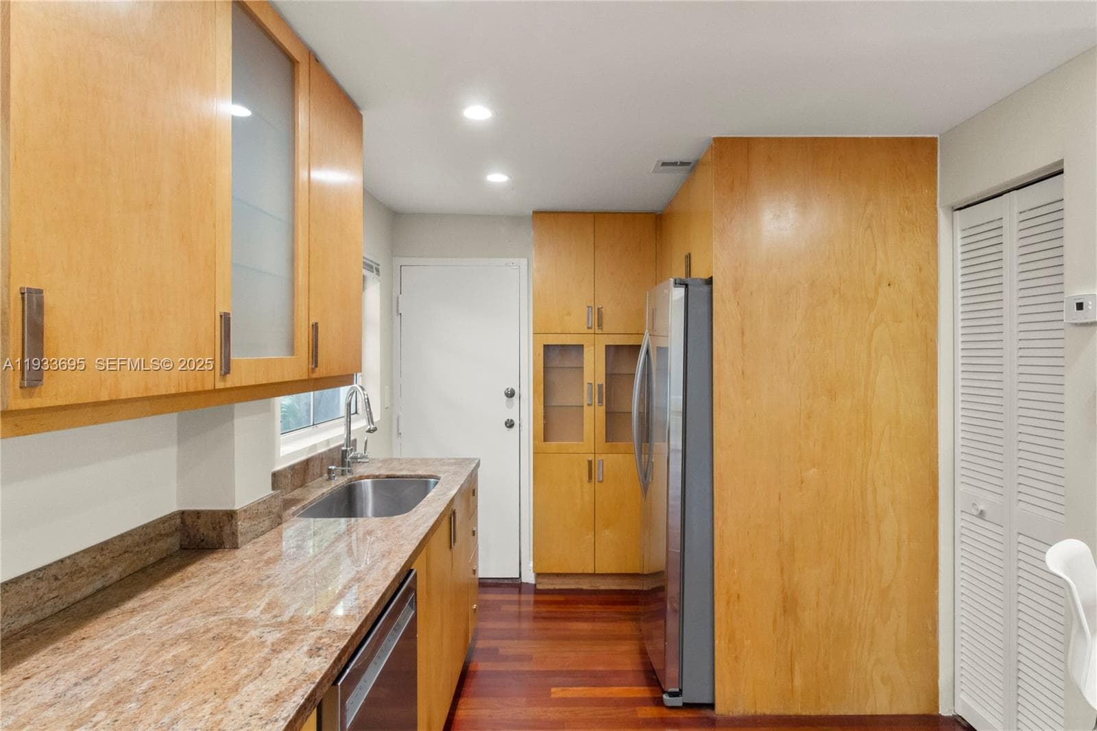 A11933695 — Miami Beach — 9