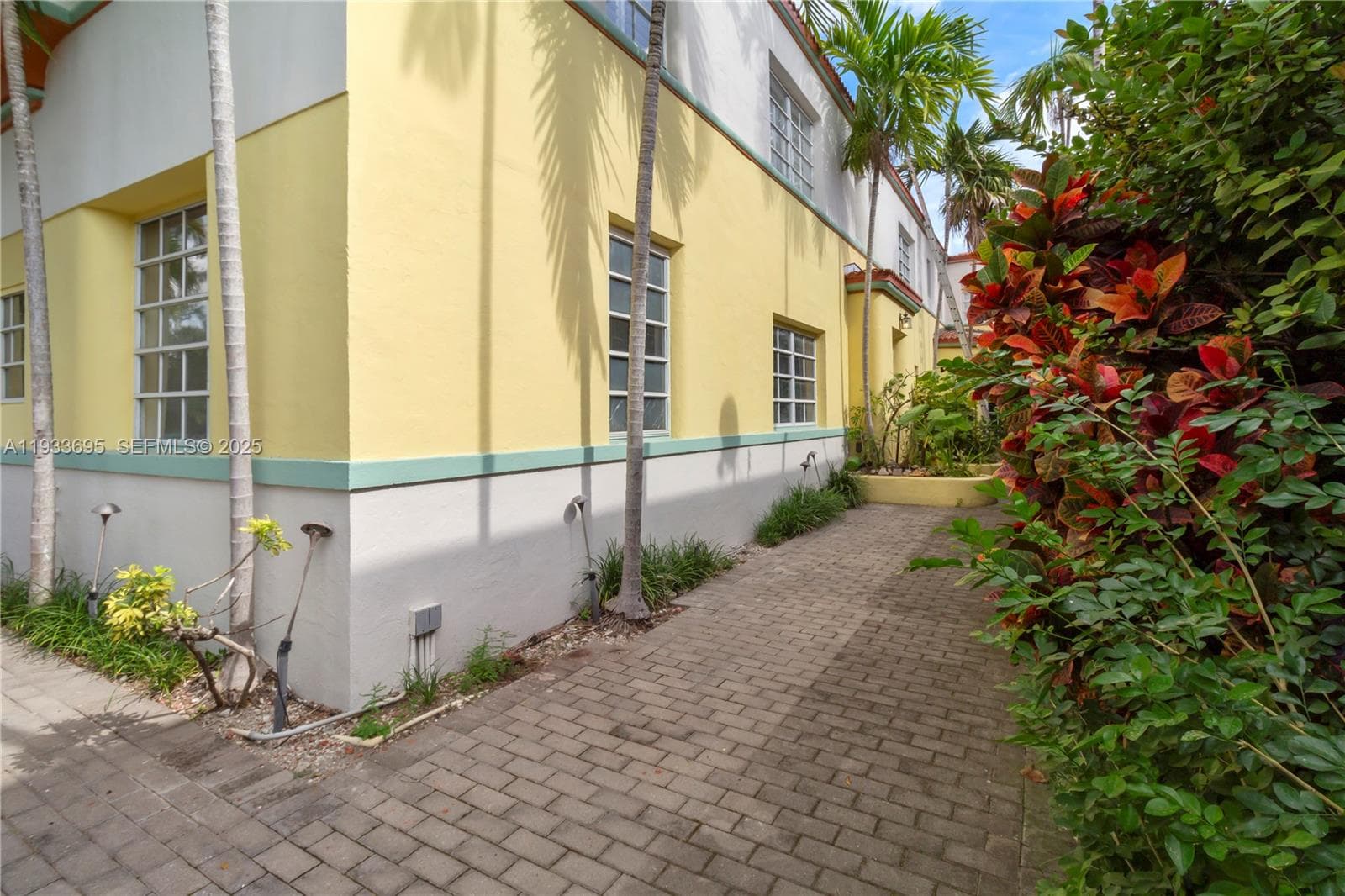 A11933695 — Miami Beach — 18