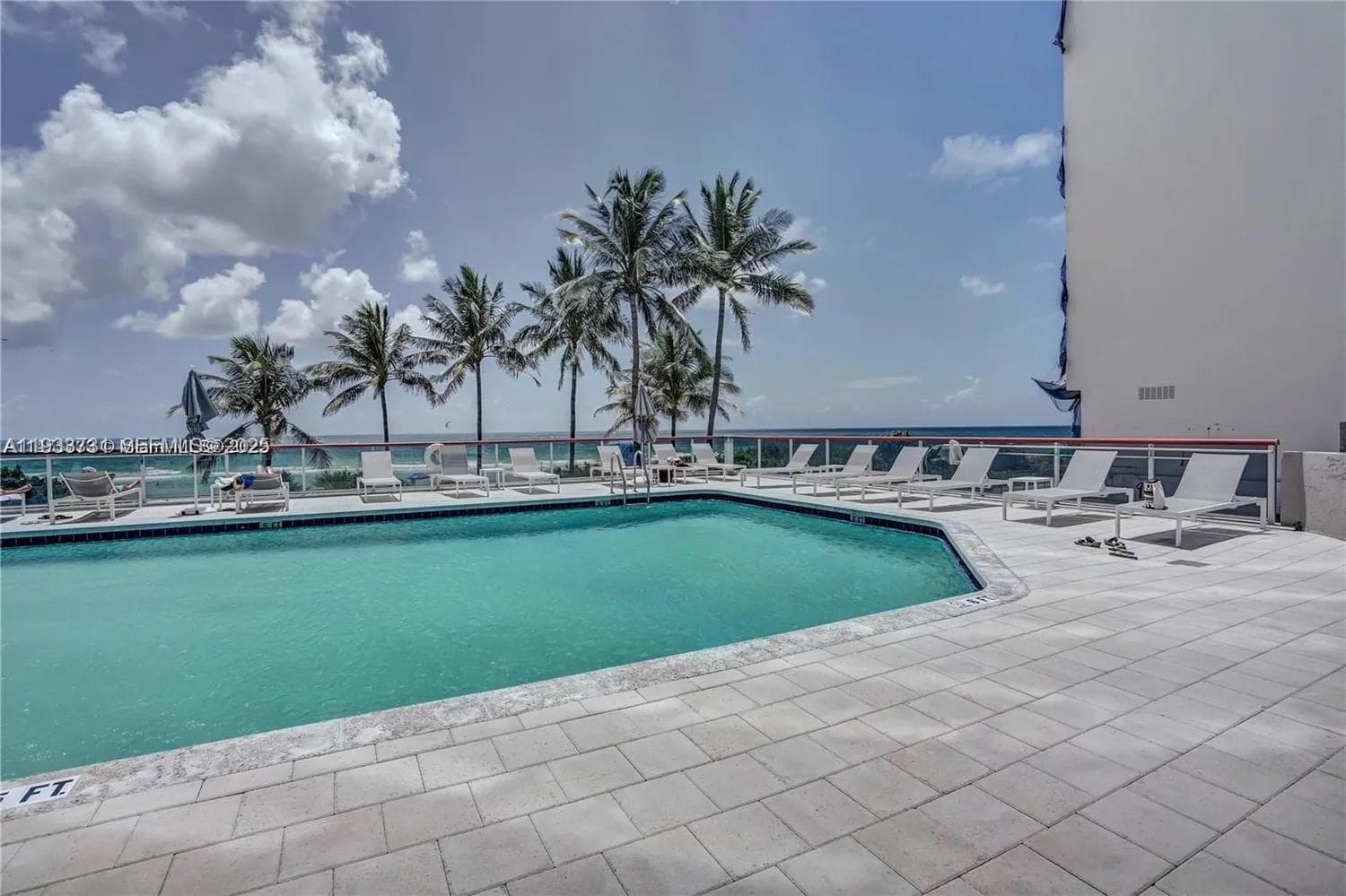 A11933731 — Miami Beach — 13