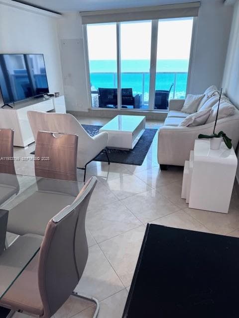 A11933799 — Miami Beach