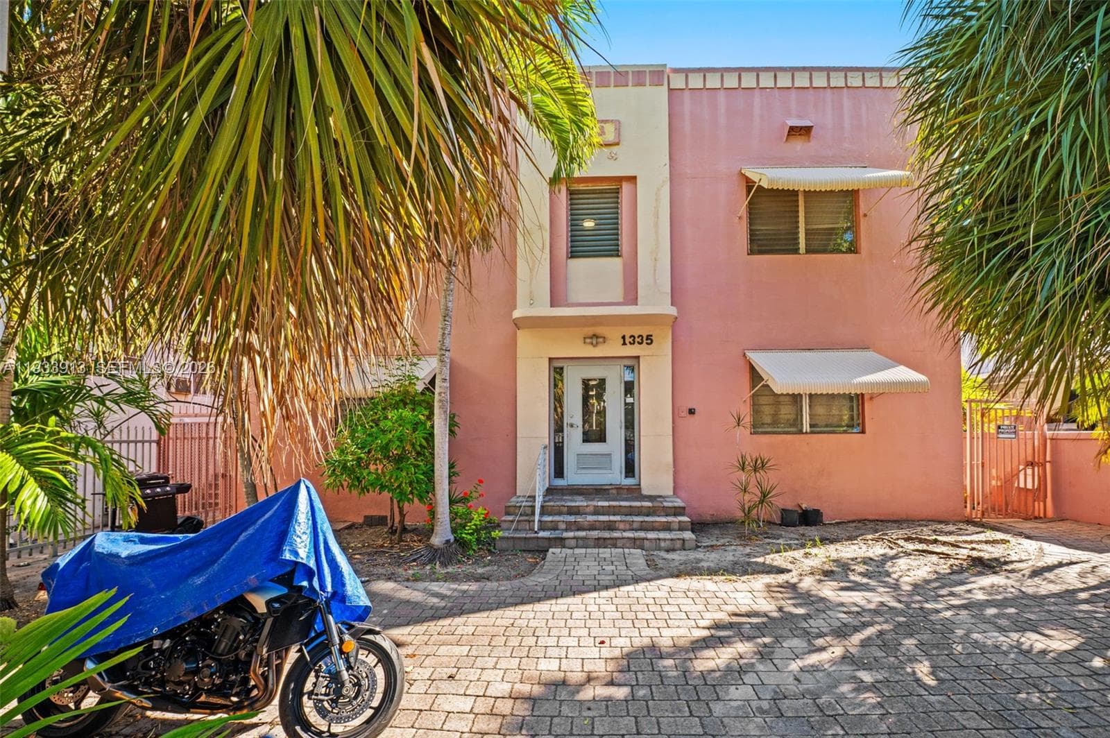 A11933913 — Miami Beach