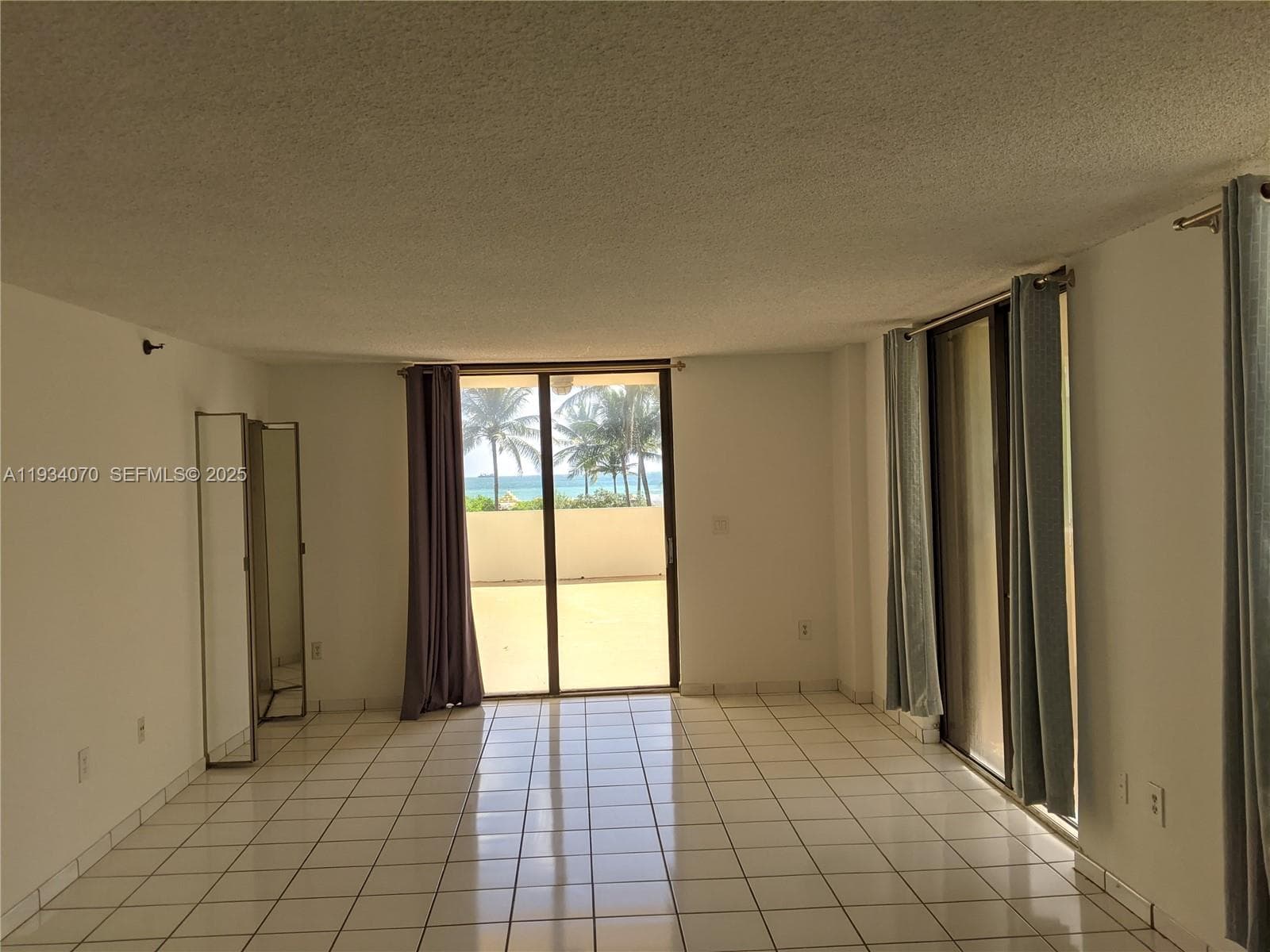 A11934070 — Miami Beach — 6