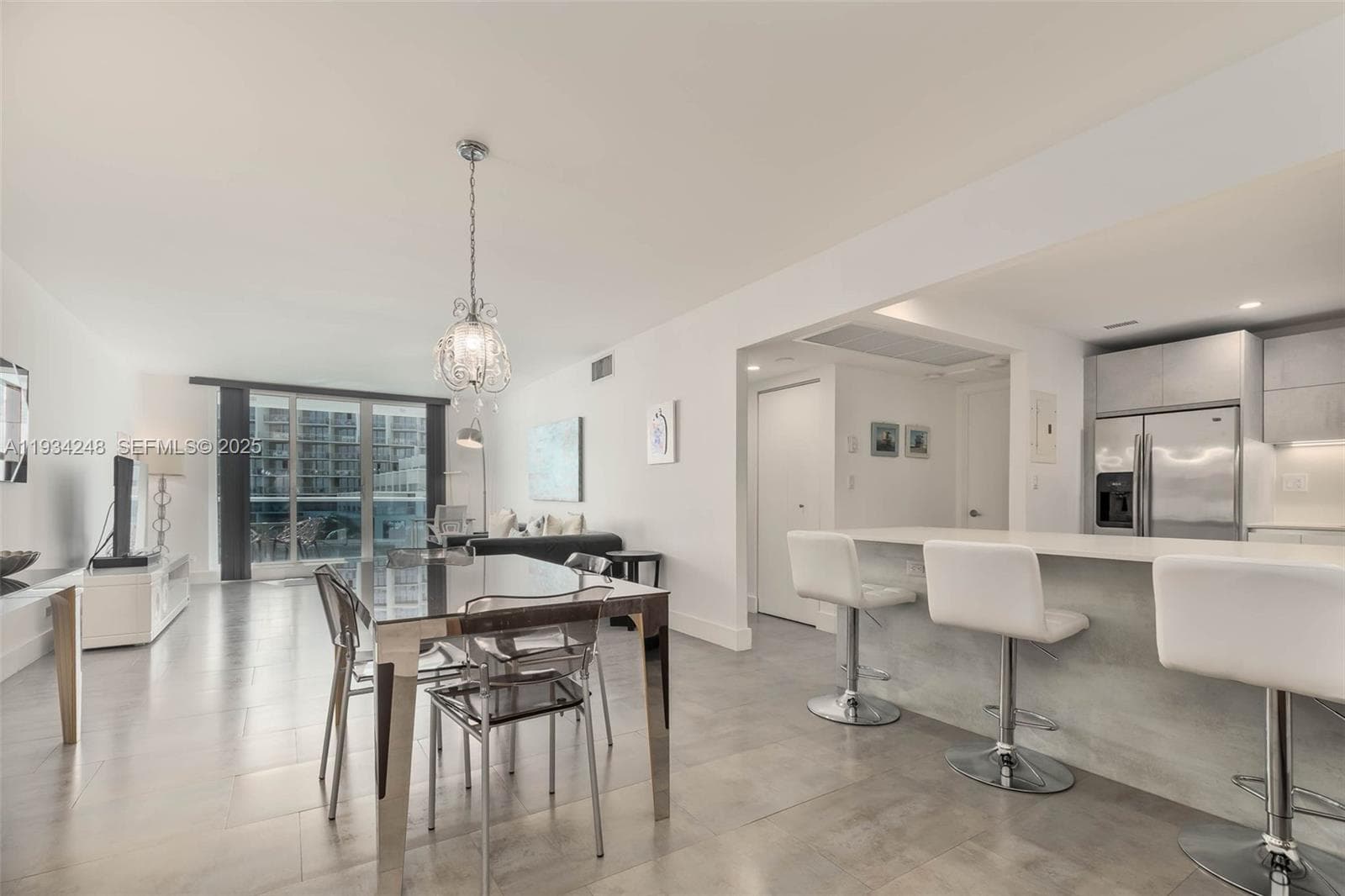 A11934248 — Miami Beach — 2