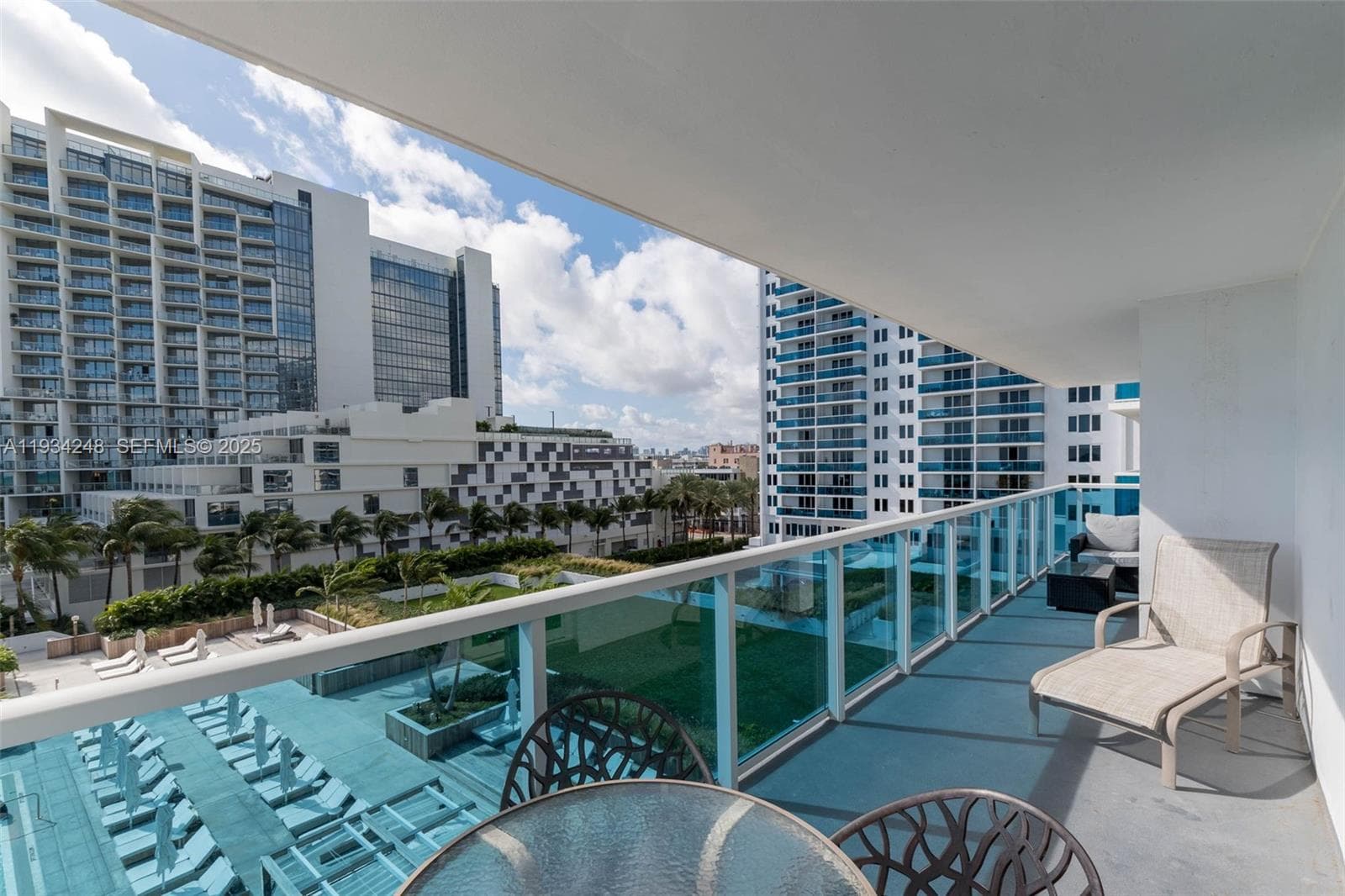 A11934248 — Miami Beach — 13