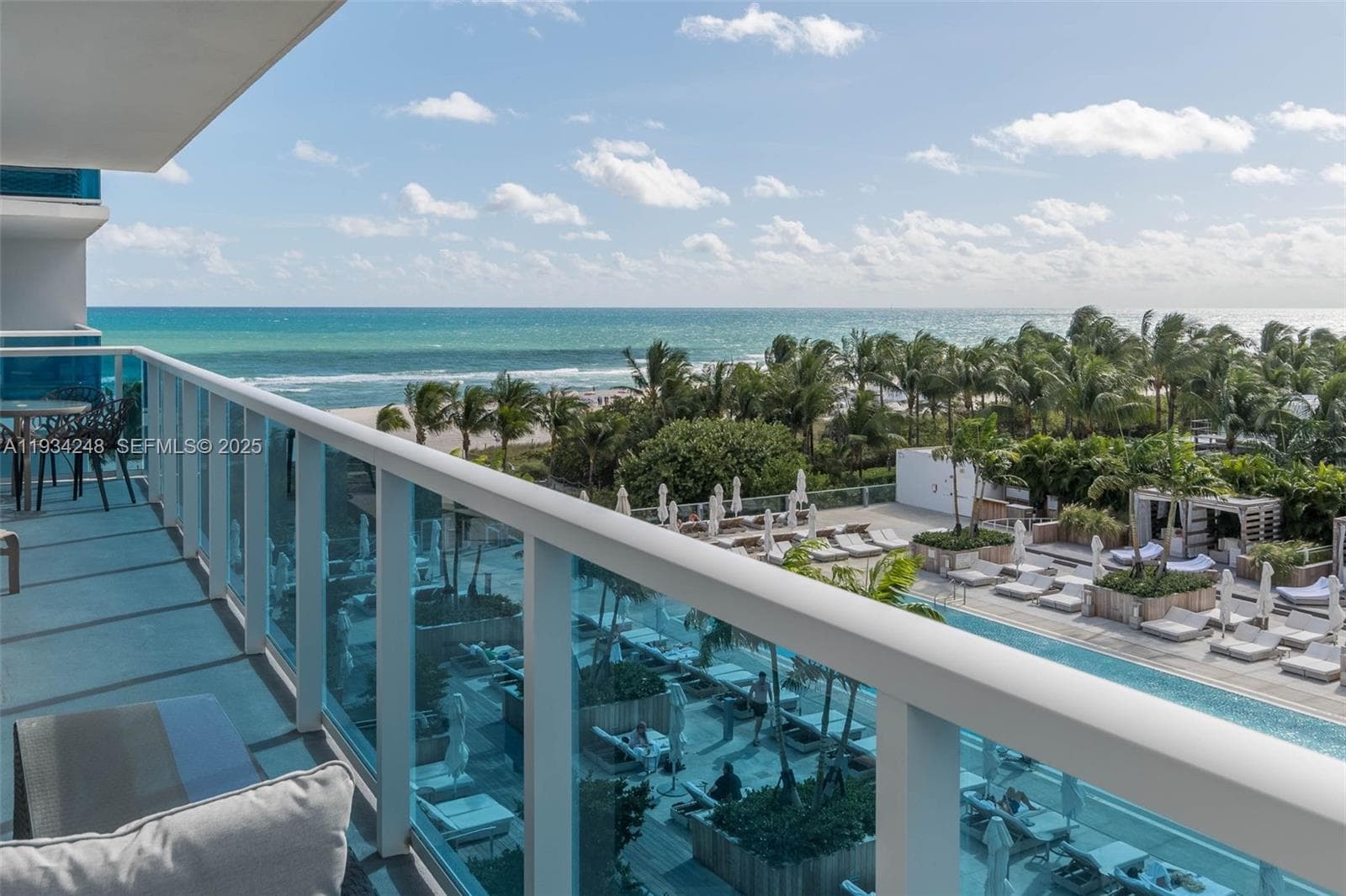 A11934248 — Miami Beach — 14