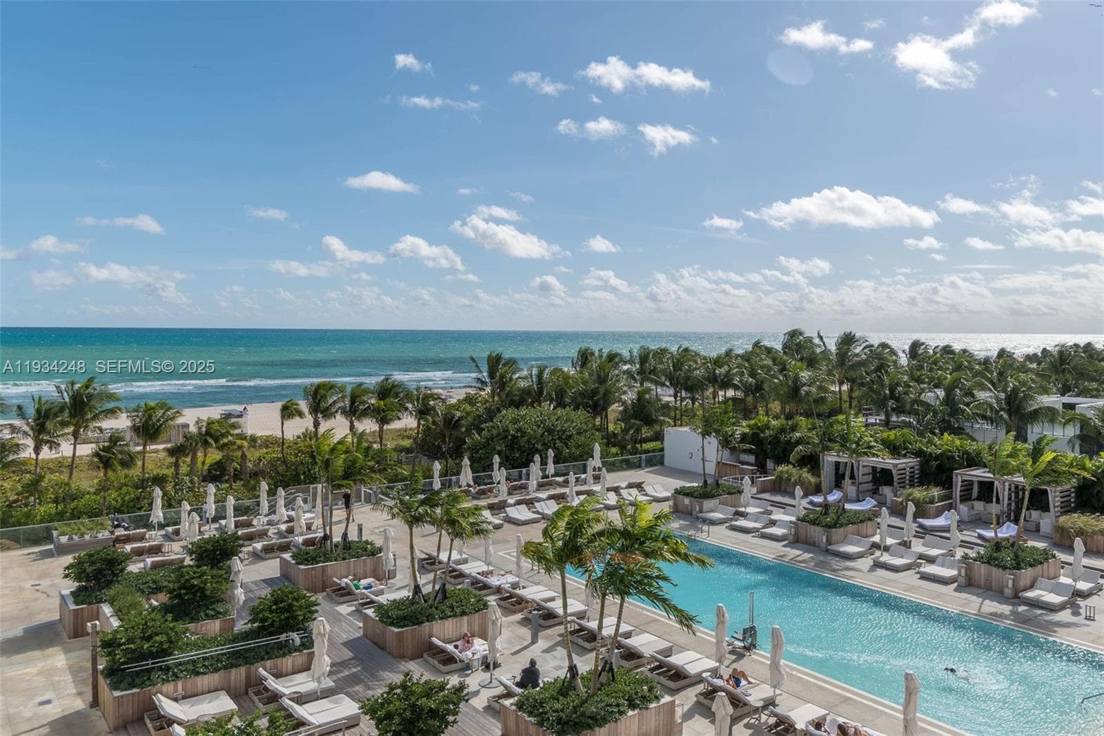A11934248 — Miami Beach — 19