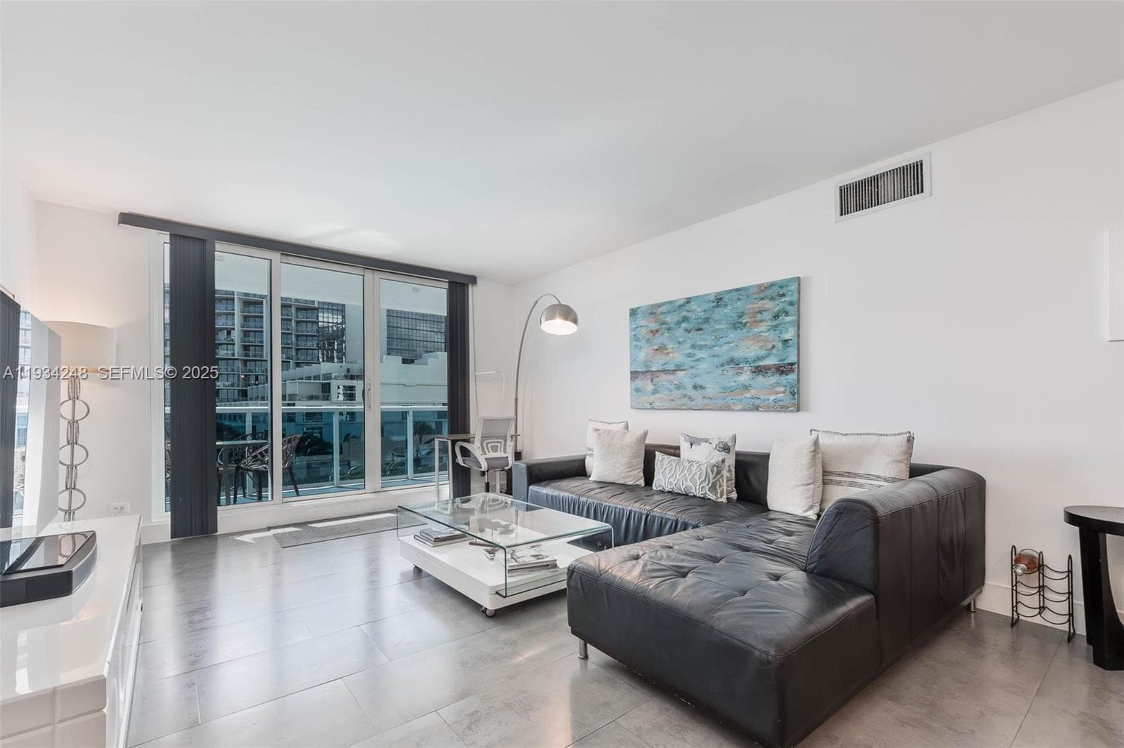 A11934248 — Miami Beach — 4