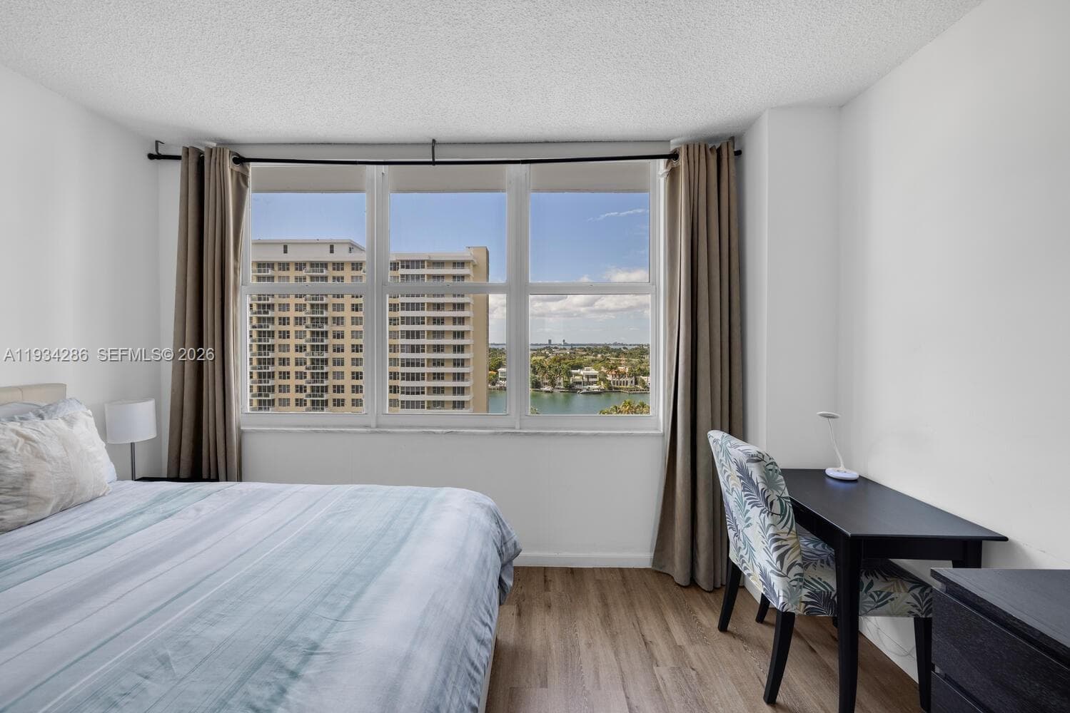 A11934286 — Miami Beach — 27