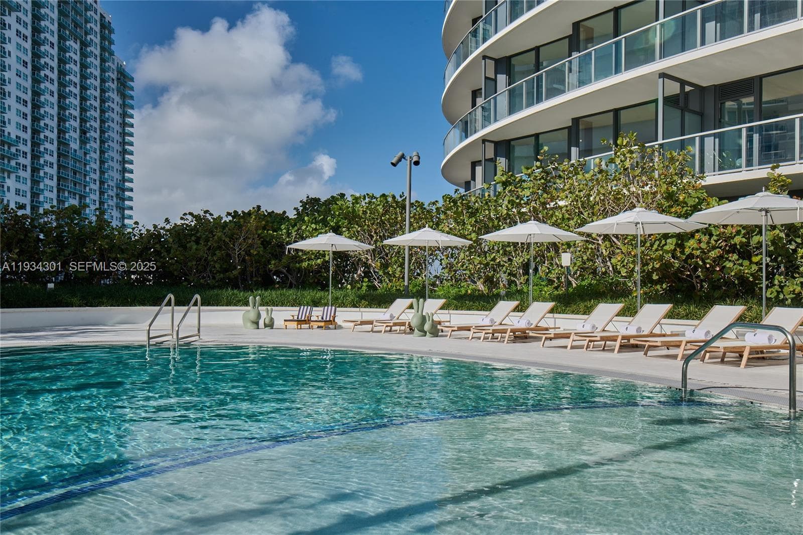 A11934301 — Miami Beach — 30