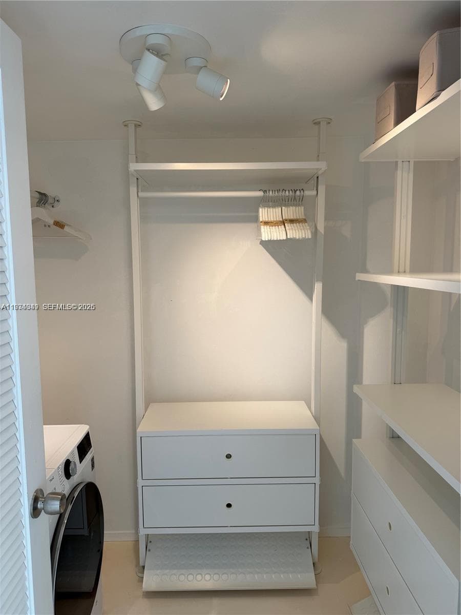 A11934349 — Miami Beach — 20